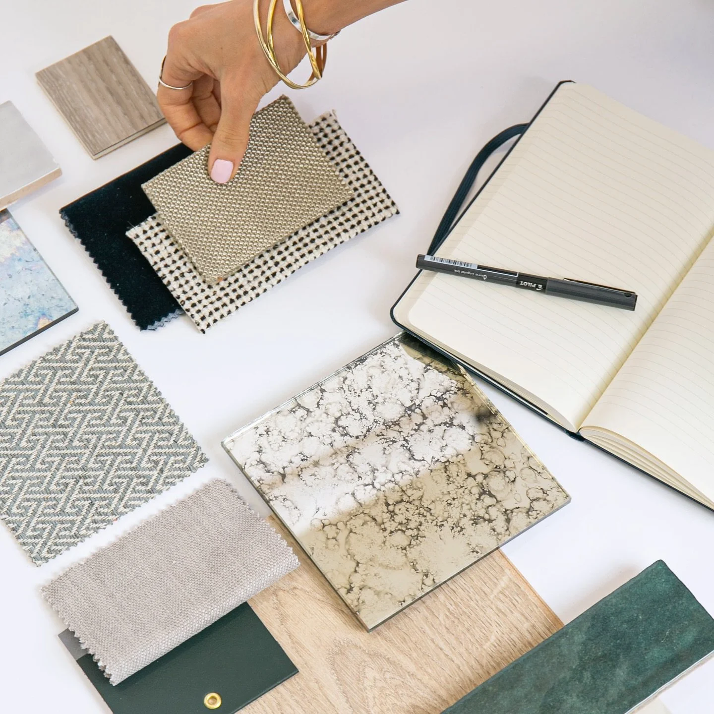 Action shot 🎬!

Taken in the studio by the talented Laura Ribatallada, this shot captures the meticulous consideration that goes into curating each interior design palette.

It is in these quiet moments of exploration and refinement that a project t