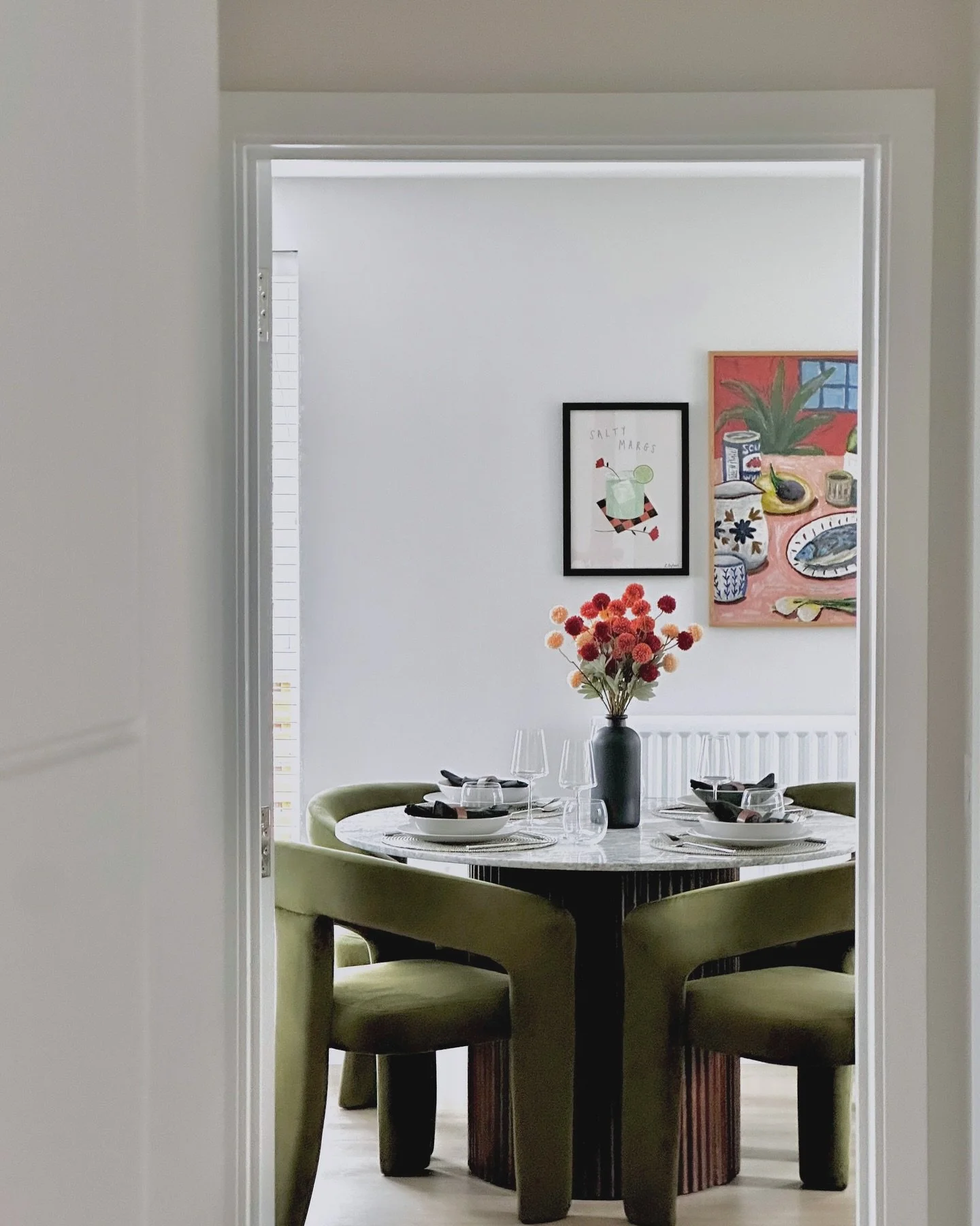 First Home Scheme 🏡

This interior design scheme was created for first-time buyers at Thakeham&rsquo;s award-winning development, Woodgate.

The brief was to design a space that feels young and exuberant, yet homely and aspirational. Bright colours 