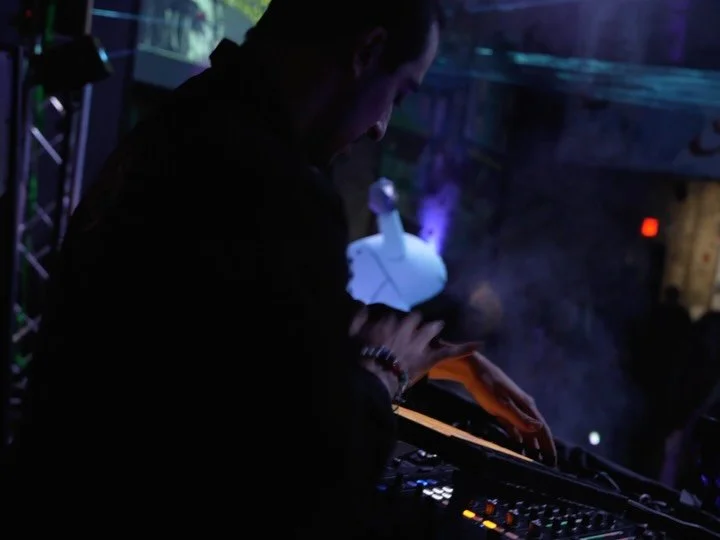 Brought the Push out for my set at @durtynellies this past wknd 👇🏽✨

Using a new system to float over CDJs &amp; link to the mixer, it was a vibe &amp; opened my eyes to the possibility of doing more DJ style push sets + side pad. 

Also got me ins