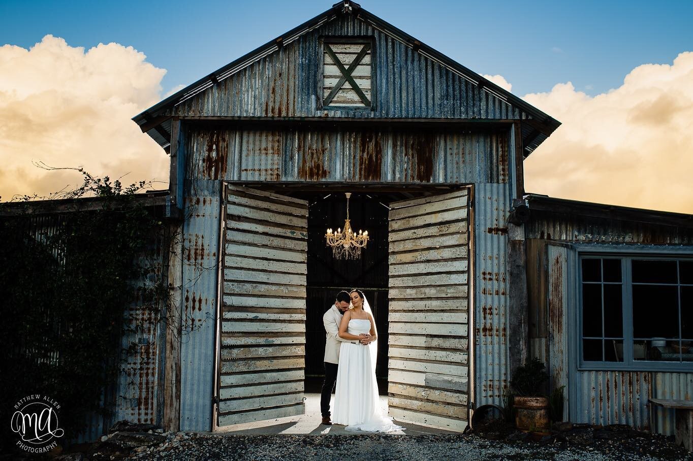 I had a lovely weekend capturing Racheal and Dan&rsquo;s big day at @cowbell_creek over the weekend! Currently sitting at the airport ready to head back home to work on some more stunning images from this gallery and many others! 😃 A massive thanks 