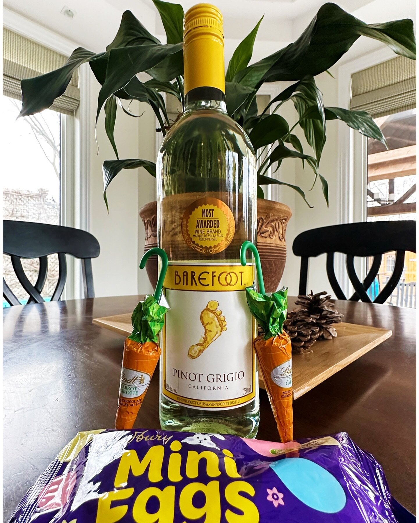 Because the #EasterBunny thinks about momma too :)
Happy Easter!

#easter #wine #winelover #winelovers #chocolate #barefootwine #cadbury #lindtchocolate #lindt