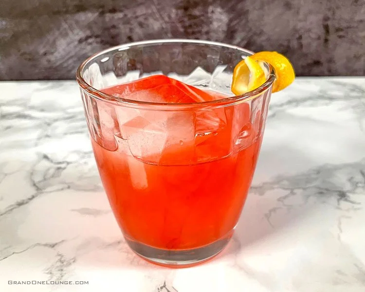 Gin Daisy: a simple and refreshing cocktail.