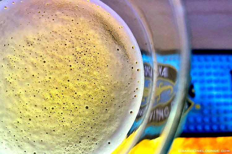 Kona Big Wave Golden Ale: Review — Grand One Lounge: The Home Bar Resource
