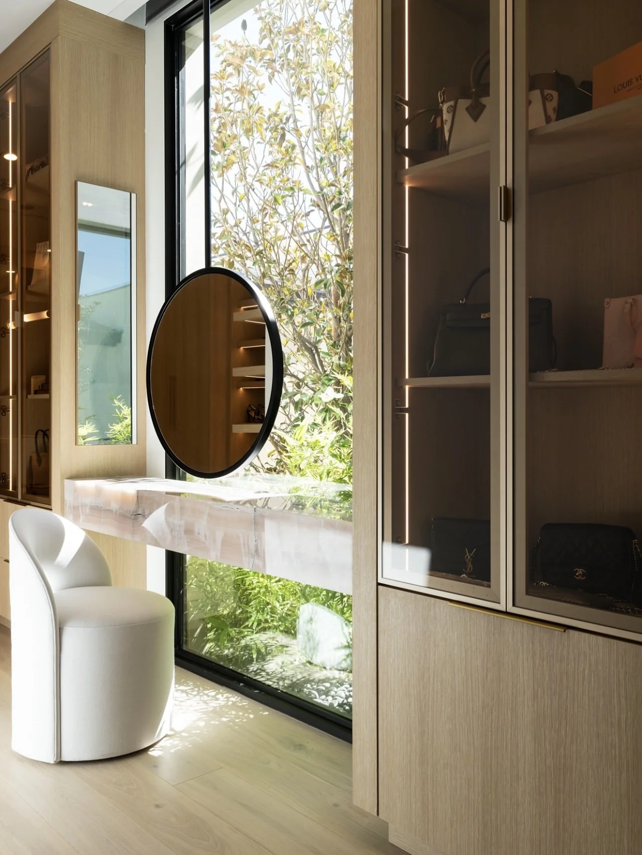 MODERN LUXURY