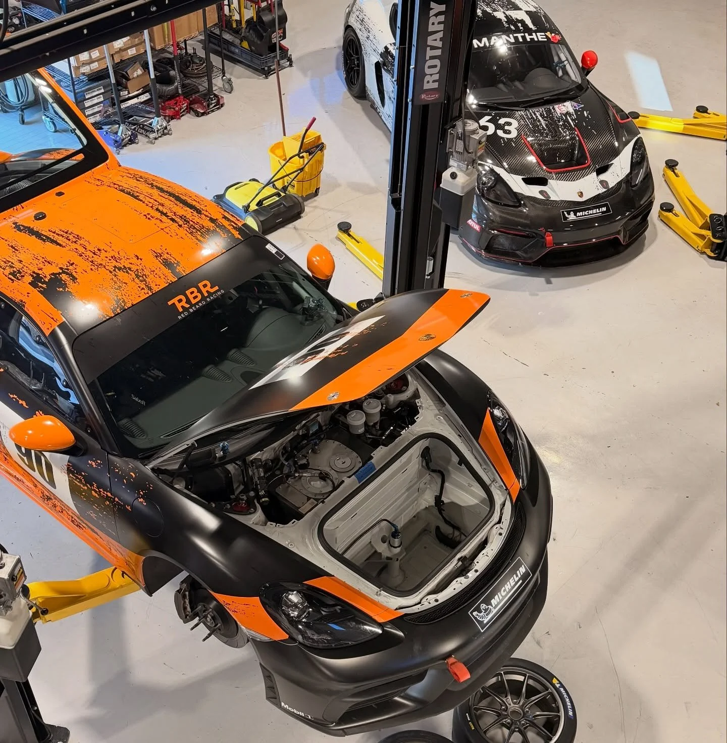 @redbeardracing_ @manthey_racing @porschemotorsportnorthamerica @porschepenskemotorsport #rbr #redbeardracing #porsche #gt4rs #leichtbau #mantheyracing #manthey #gt4clubsport