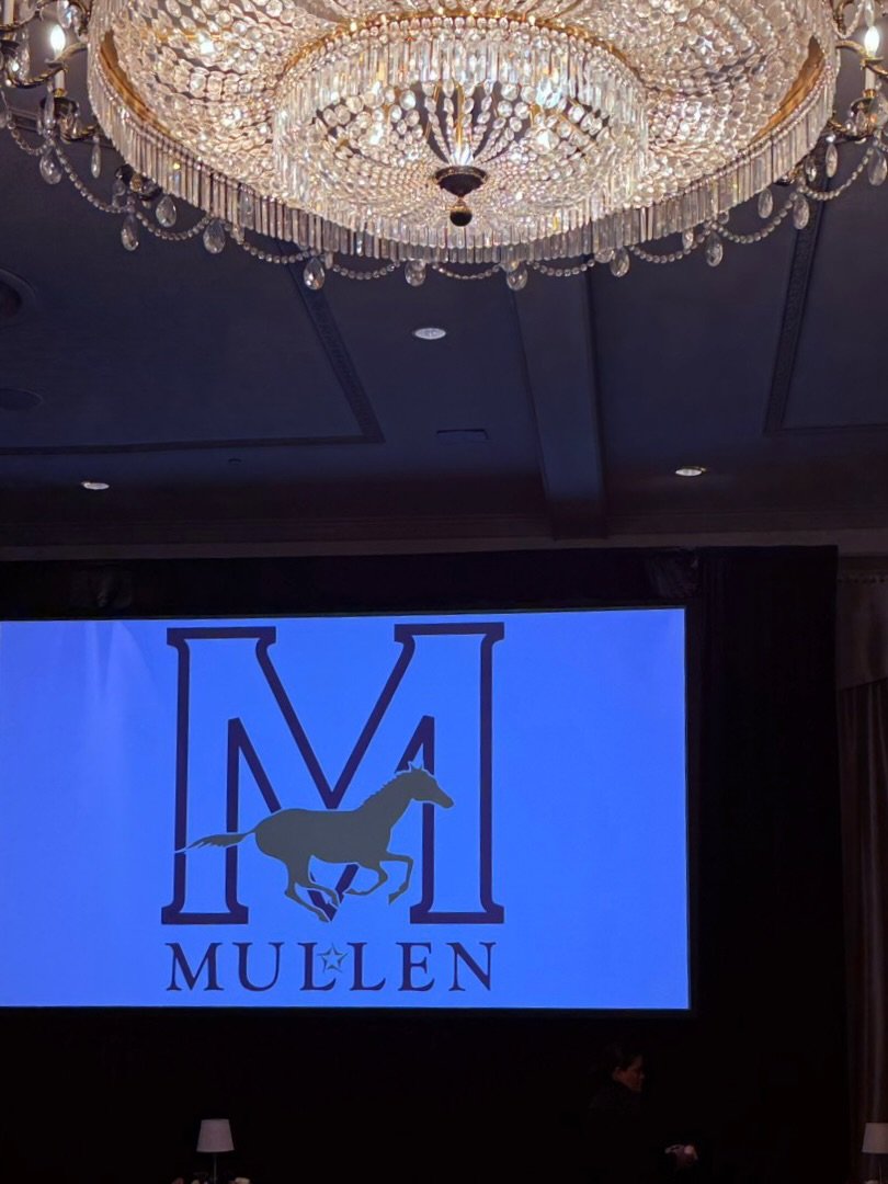 There&rsquo;s no shimmer quite like the shimmer from The Brown Palace chandeliers 🌟✨💛🌟 

#denver #brownpalace #gala #events