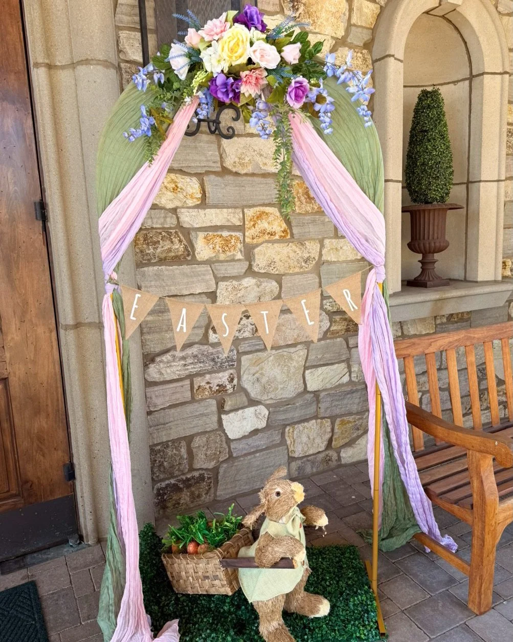 It was hoppy vibes only at the Easter celebration at Cherry Creek Country Club 🐣💜🌷🐰 Have an egg-cellent Easter weekend 🌟✨🩵