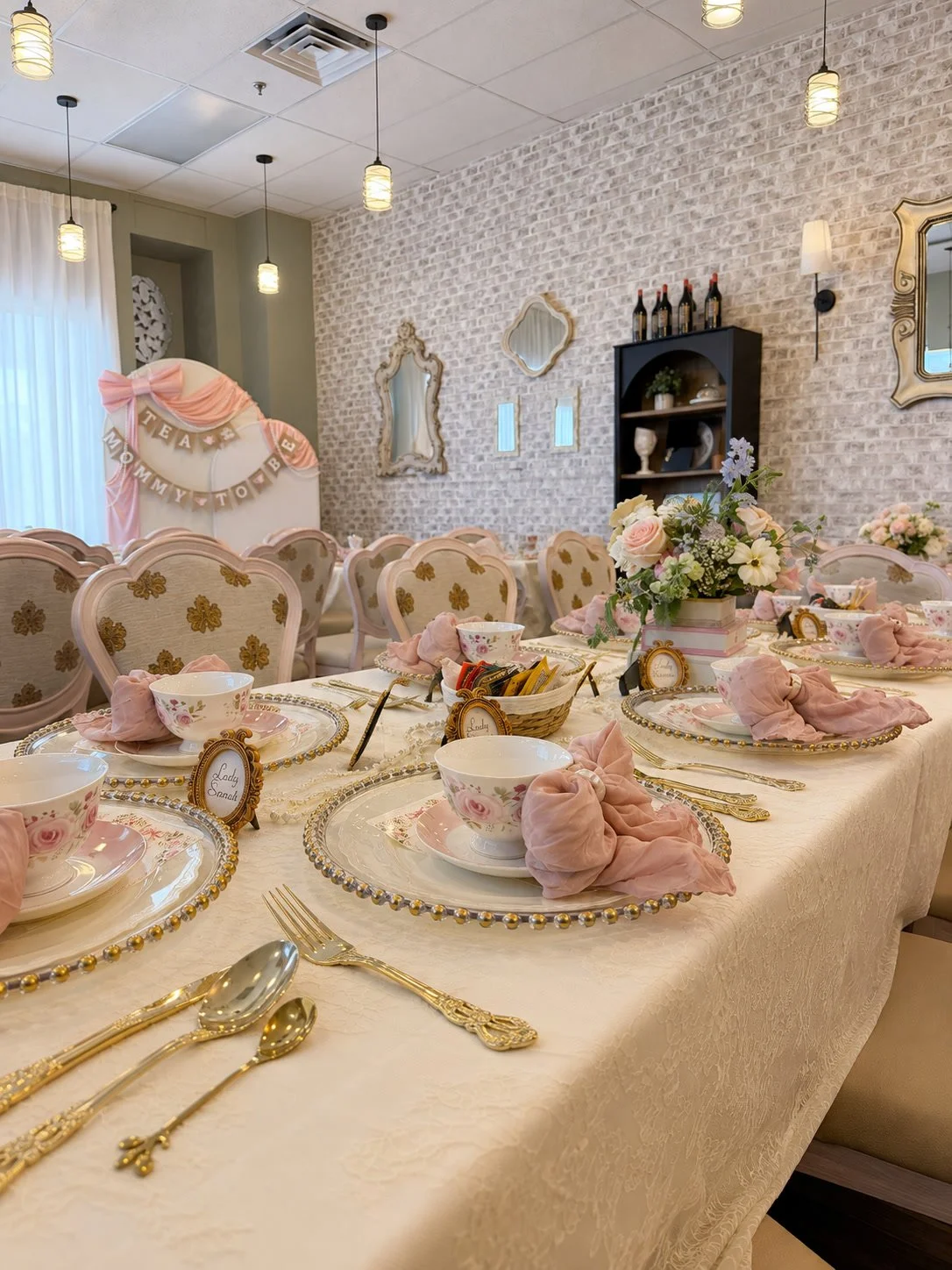 05-luna-place-setting-lady-sarah.jpg