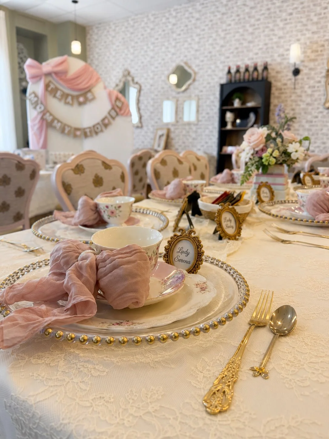 04-luna-place-setting-lady-serena.jpg