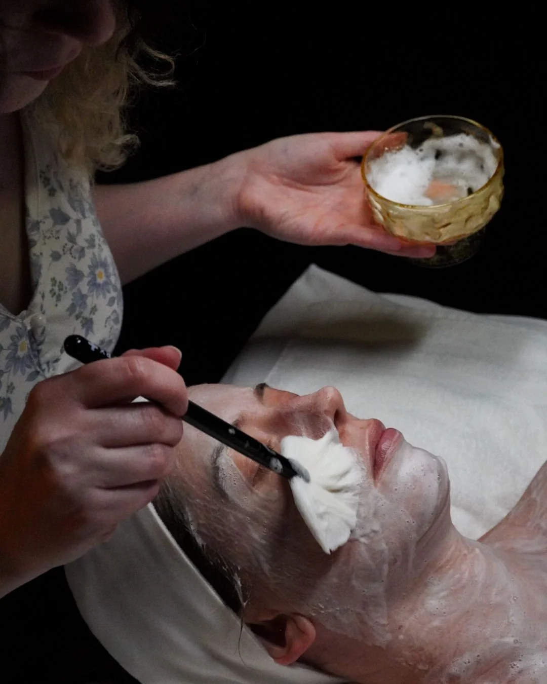 Our Transformative Facials 💖💖💖

The Minimalist - 50 min

Our take on a classic facial. A relaxing but results driven treatment tailored for your individual skin care needs and concerns. Includes deep cleansing, exfoliation, light extractions, trea