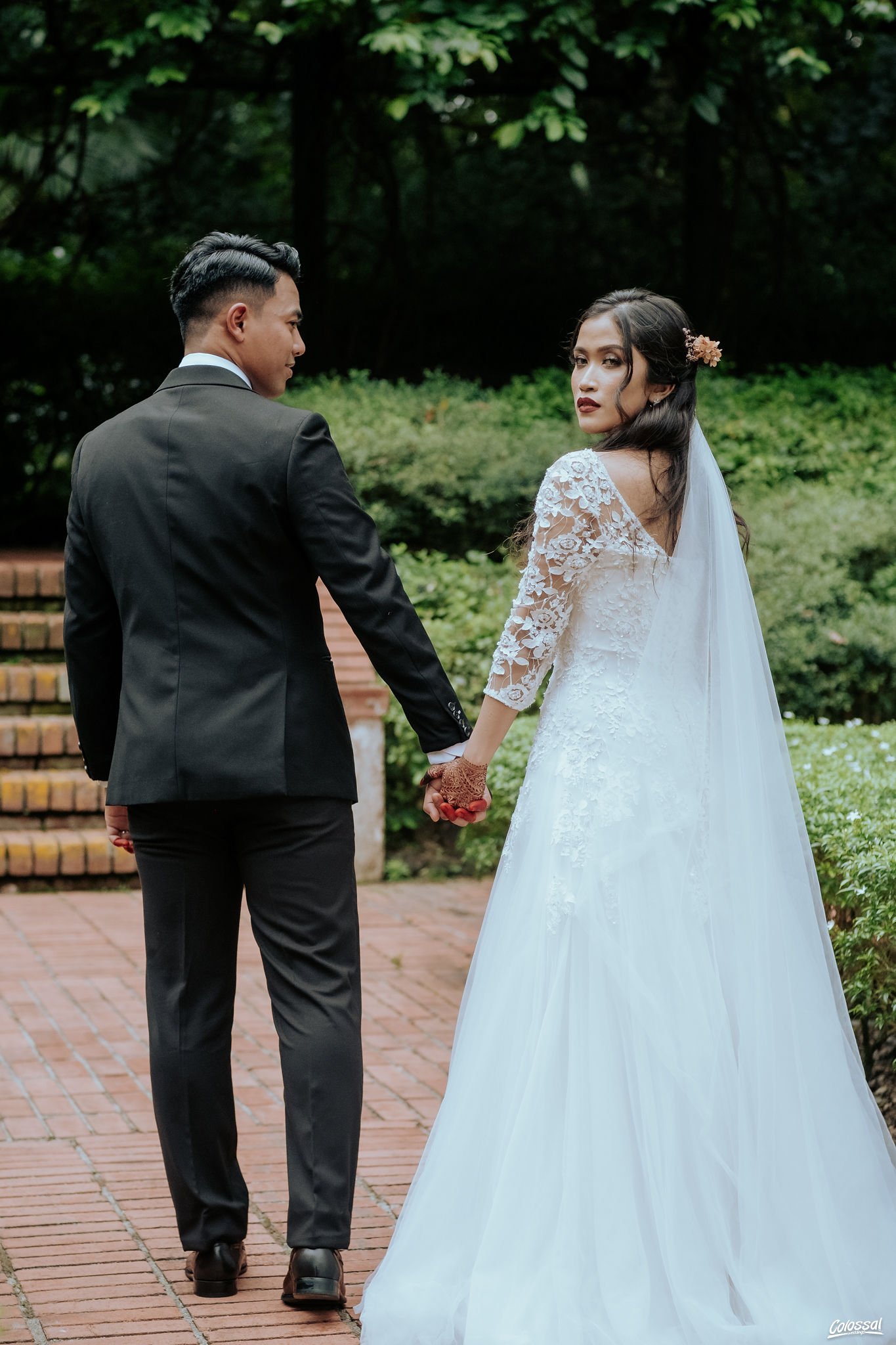 HelmiNatasha_ColossalWeddings_0660_OutdoorShoot.jpg