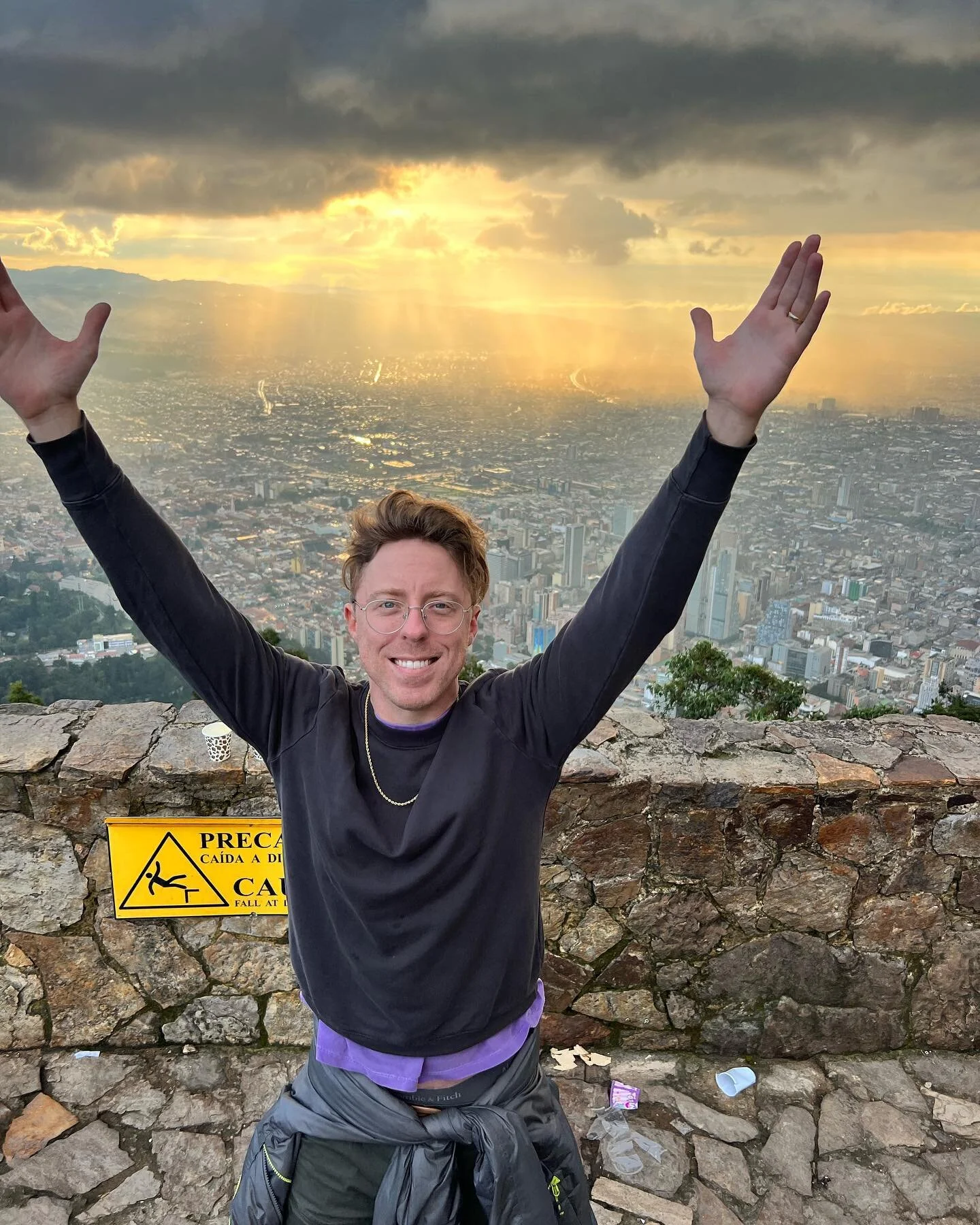 Bogot&aacute;, Colombia, 8,661 ft elevation. &ldquo;We are not wizards, we are part of the magic&rdquo; 🇨🇴🌀❤️