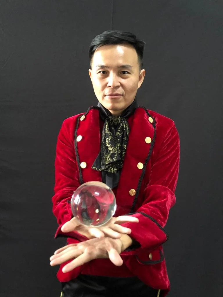 Crystal Ball Juggling_Contact Juggler