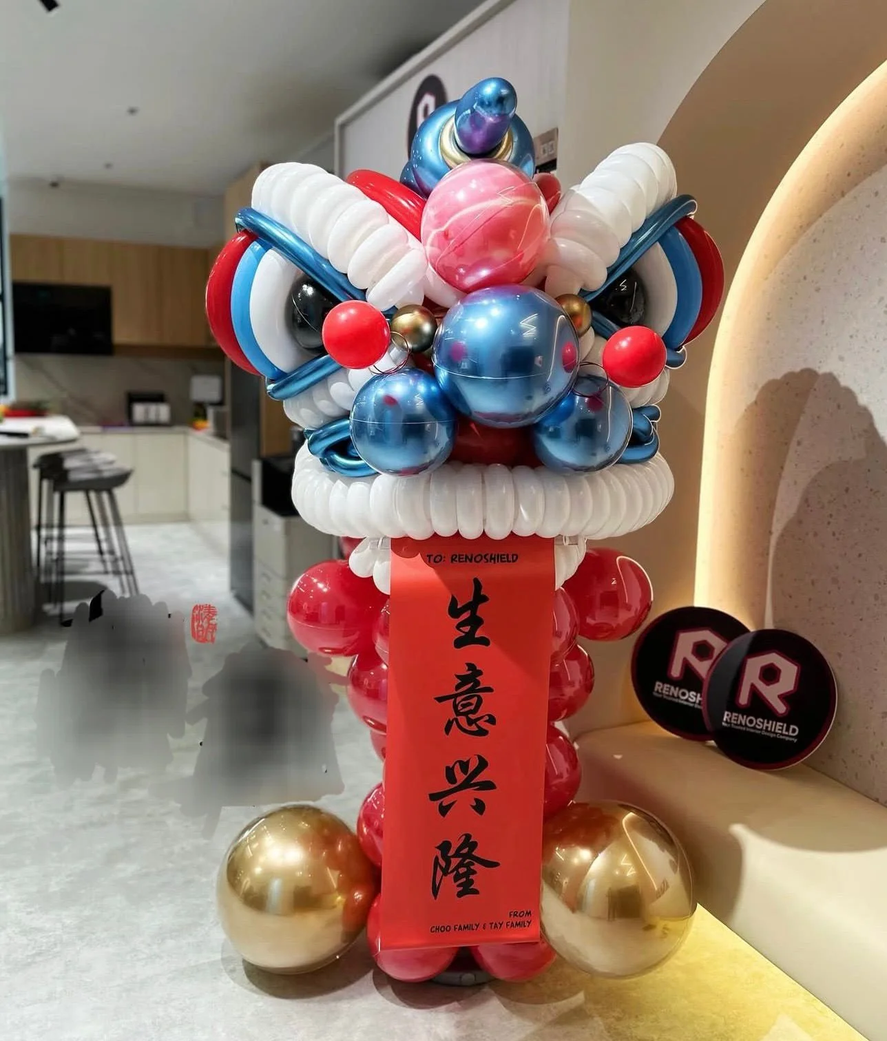 Passion Soul_Lion Head Balloon Column
