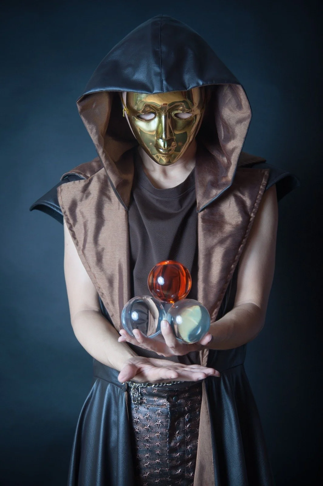 Crystal Ball Juggling_Contact Juggler
