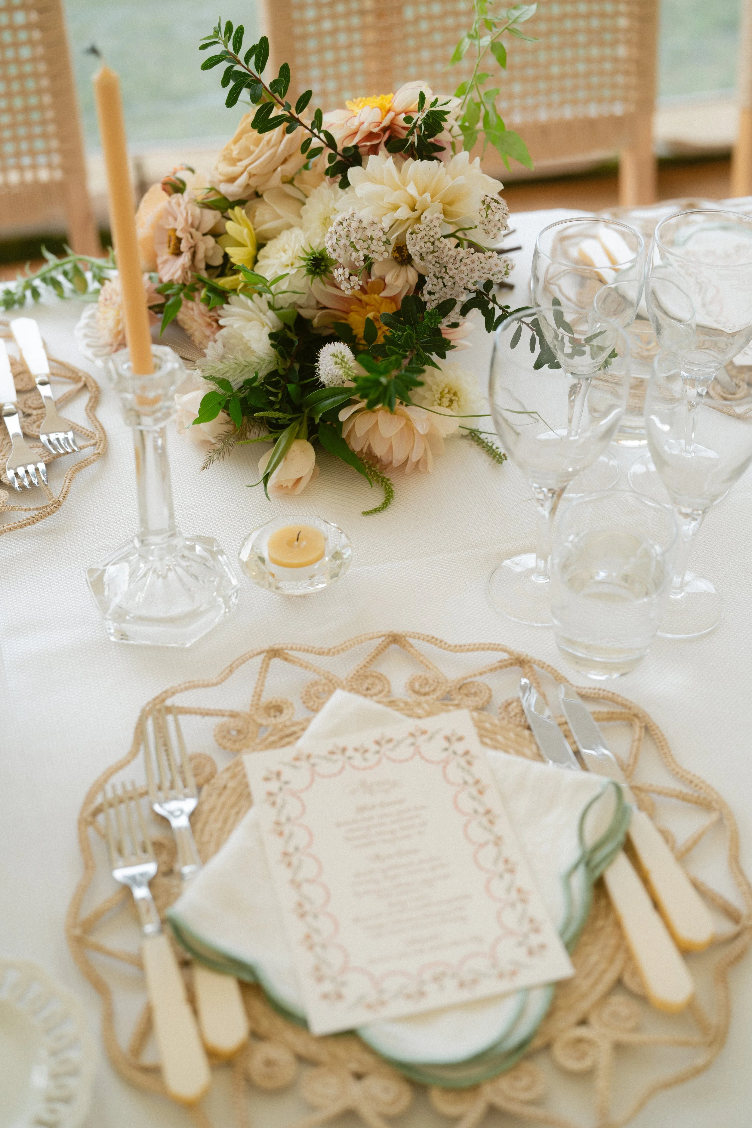 beautiful golden and creamy table details