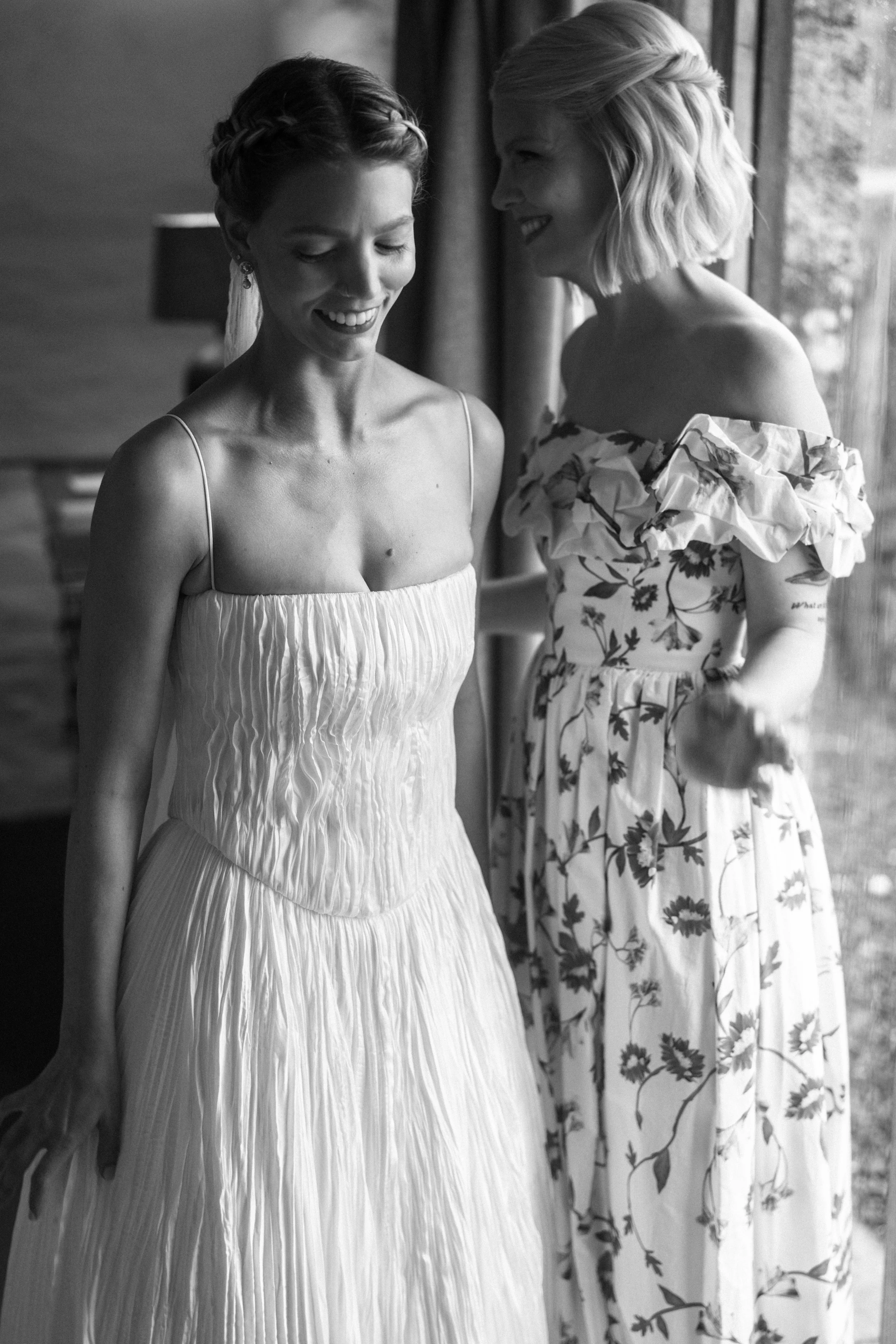 relaxed and natural wedding photography in cornwall and devon