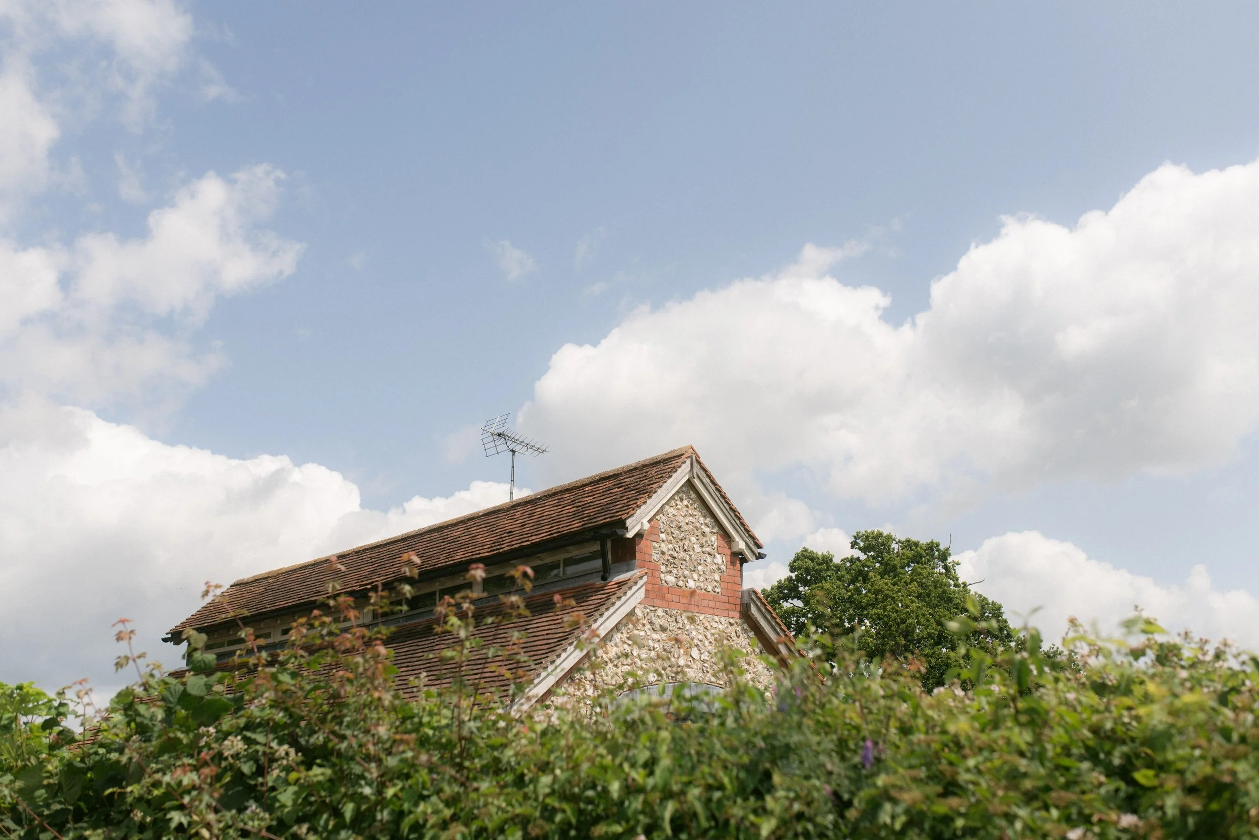 stylish nostalgic editorial documentary wedding photographer southwest cornwall devon dorset
