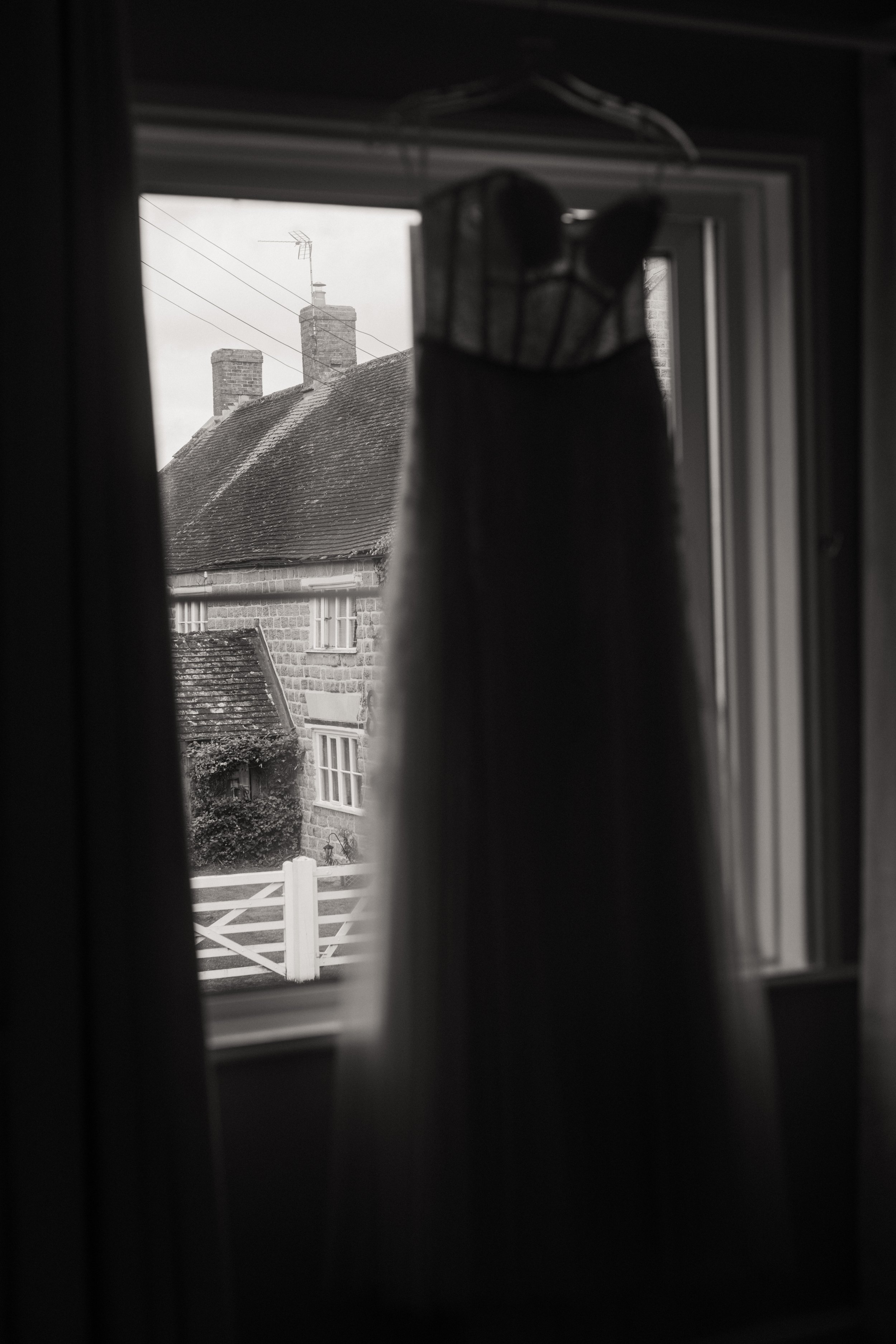 alternative and nostalgic candid wedding photographer in cornwall
