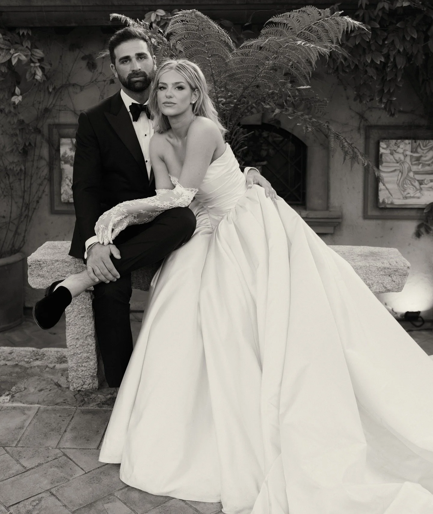 photography: @erikxwinter 
content creation: @erikxwinter 
planner &amp; design: @marilenazambelli_wedding 
dress: @bertabridal 
flowers: @monfleur.it 
location: @tenuta_corbinaia 
audio &amp; lights: @linar_eventi 
hair &amp; make up: @francescaferr