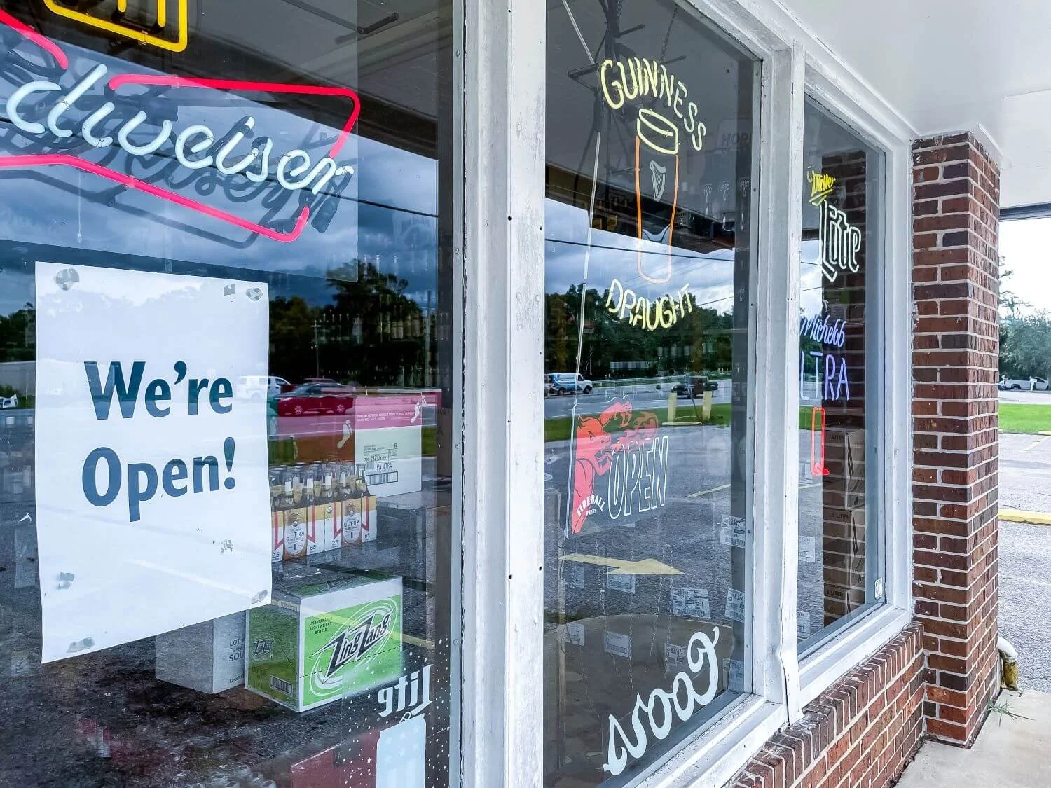 Mugs and Jugs Bar and Package
