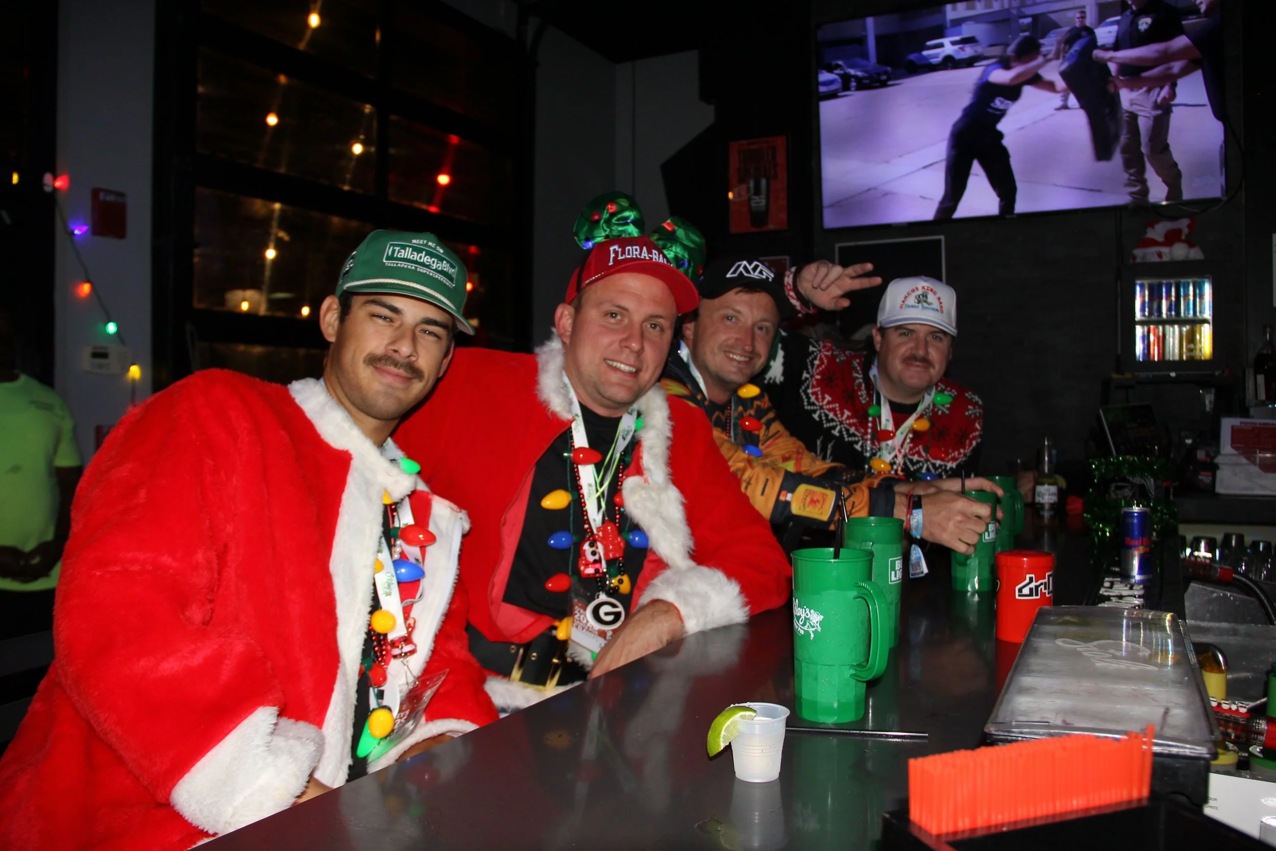 Santa Pub Crawl photo 7