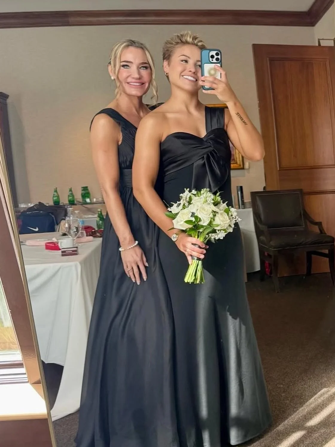 Mother and Daughter Stunnnnnners, both in our Bridal formula! Still waiting for the pro pics from the bride in our supermodel tan 😍