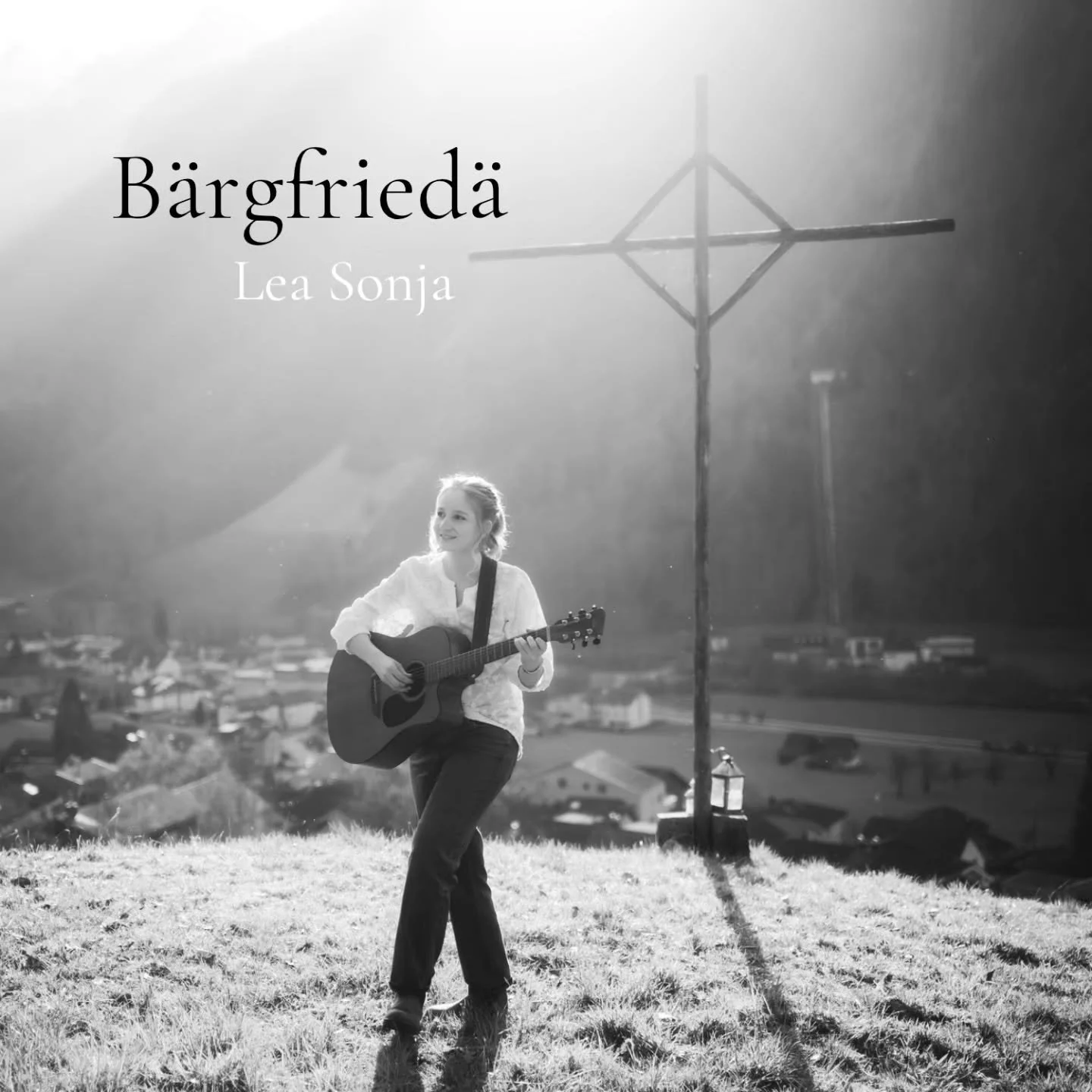 B&auml;rgfried&auml;! ✨️🌄

Nach 3 Jahr i meym Notizbu&auml;ch und i meyn&auml; eig&auml;t&auml; 4 W&auml;nd, 6 Menet ufdr CD und ein&auml;r&auml; Wuch&auml; im Muisigvideo uf Youtube, gids "B&auml;rgfried&auml;" jetzt ai uf Spotify und aun