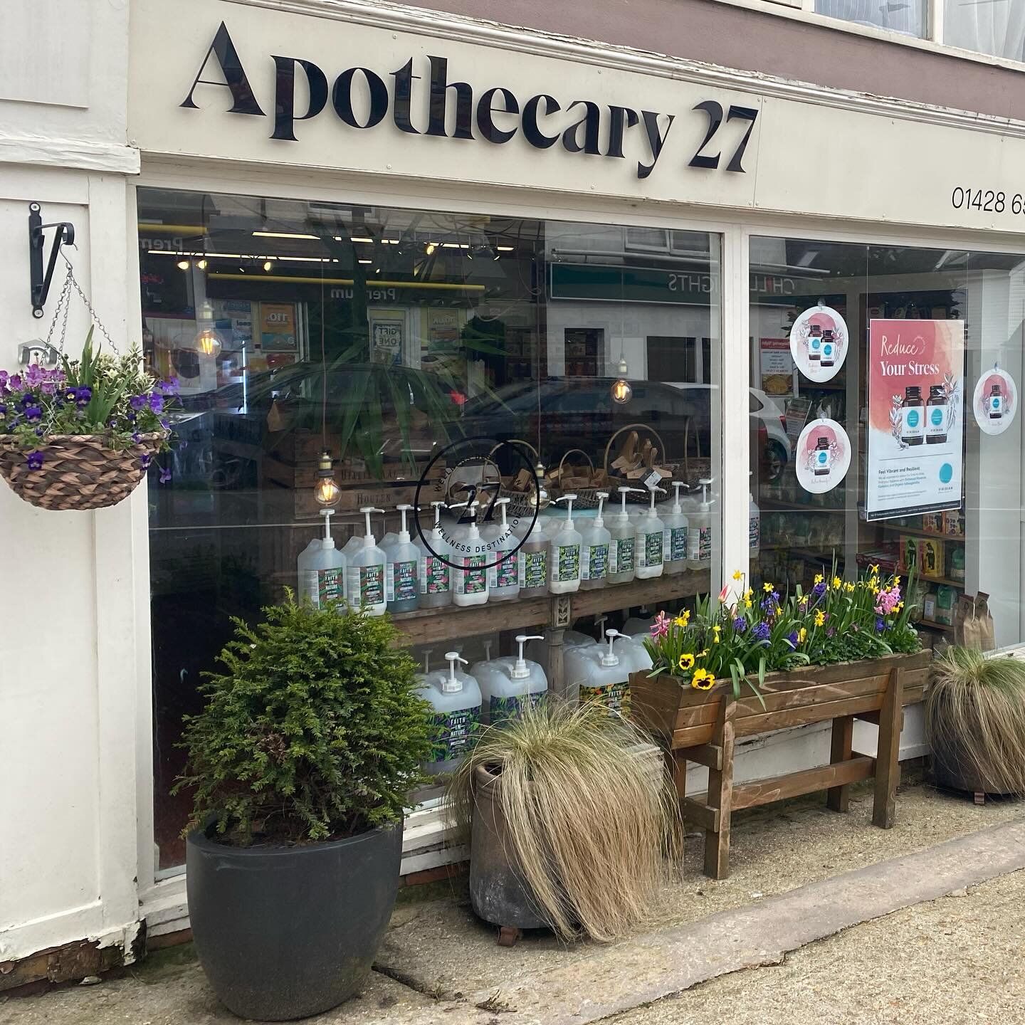 Store visits are a rare but joyful part of our job. On this occasion we were hand delivering our free Winter Sample Box to Buyers&rsquo; Club member @apothecary27 in Haslemere, Surrey. Such a lovely community hub 💚

#didsomeonesaysamples #buyersclub