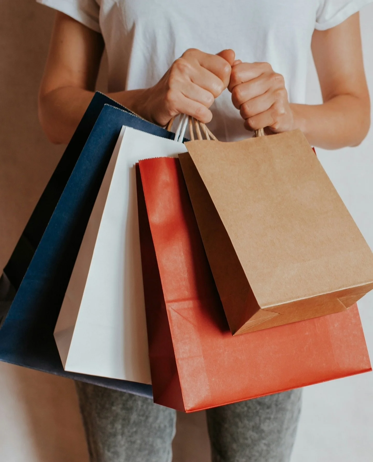 Sending solidarity to our incredible community of retailers! Working tirelessly on these busy festive weekends to keep baskets and bags full of natural, organic and thoughtfully selected products.. 💪 🛍️ 🎄 
Nearly there! 🌱 
.
.
.
#NaturalBrands #I