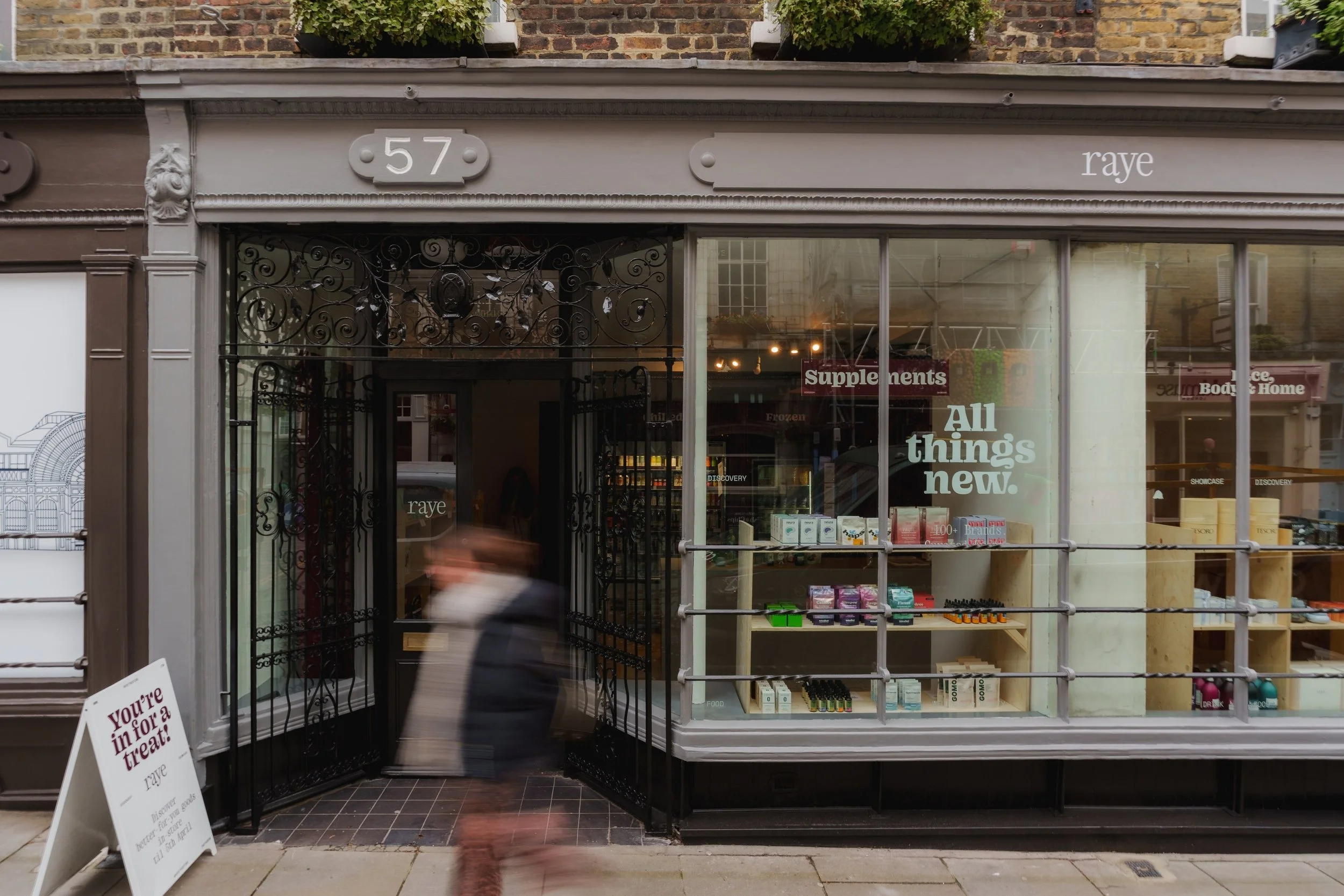The front of raye the store – an upmarket London pop-up shop