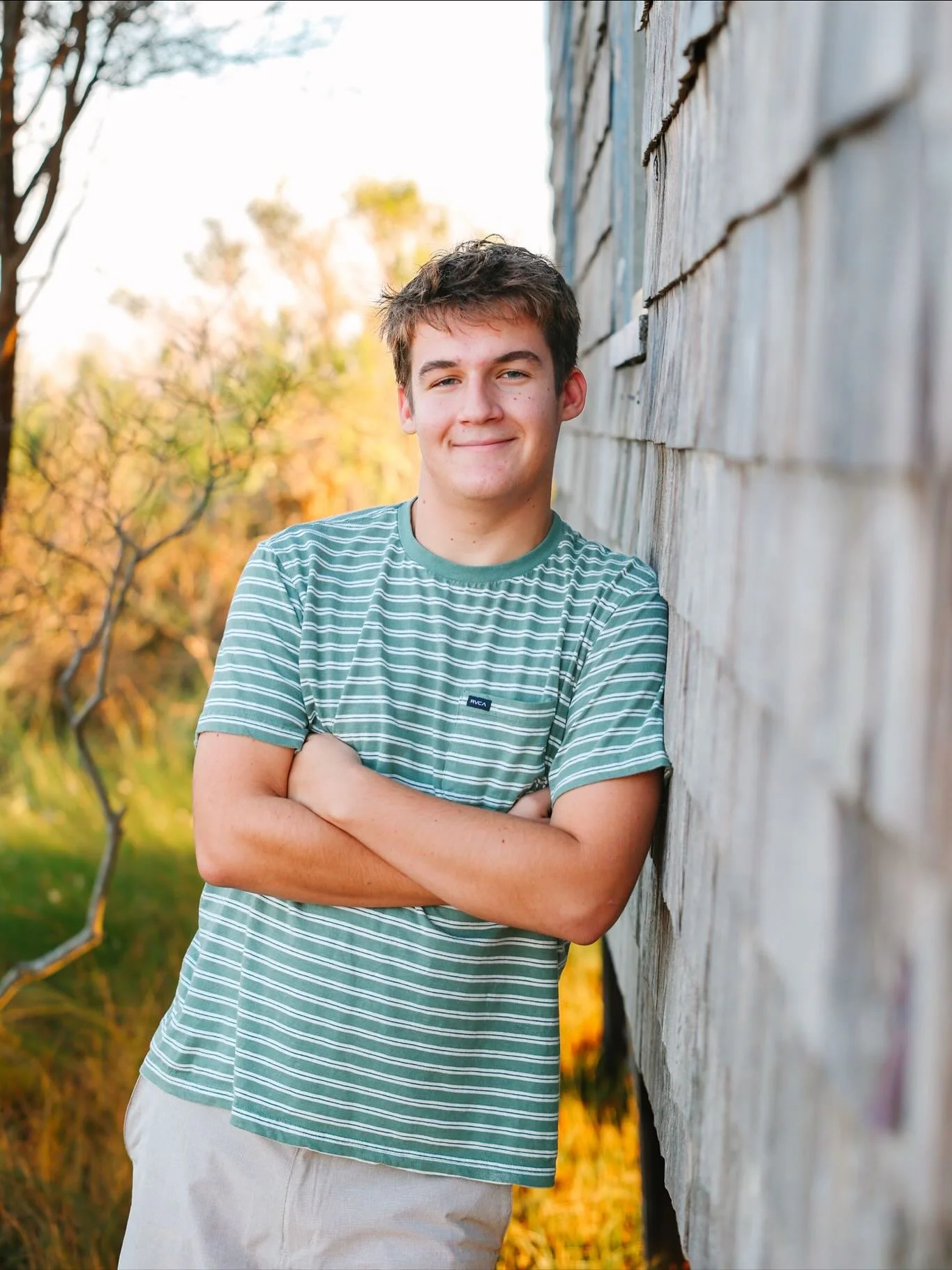 I only do a handful of senior sessions a year, and this was a special one. I knew after just a few shots that these first few would be some of my favorites with that perfect golden glow ☀️