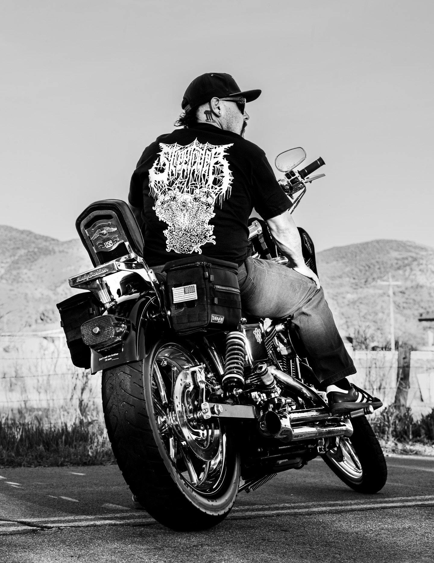 What? You wanted a short sleeve? Ok for sure 👍🏽

@hh.helms - Art on the shirt! 
@6lowdown6ndirty6 - My rad model! 
@cwschuck - Photos and video or whatever 
#streetrider #harley #metal