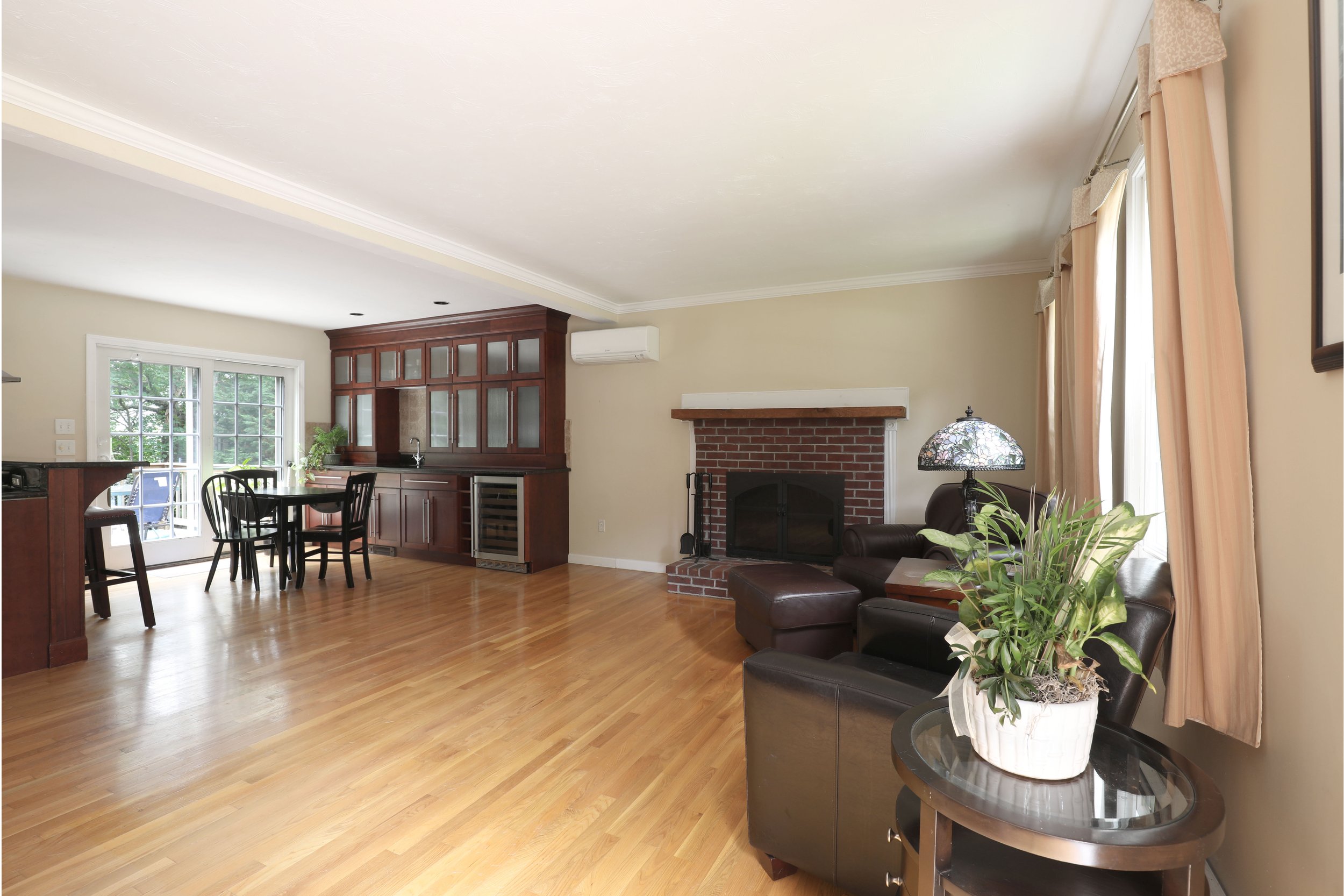 5_Clapp_Ln_02_Livingroom_Combo_07212023.jpg