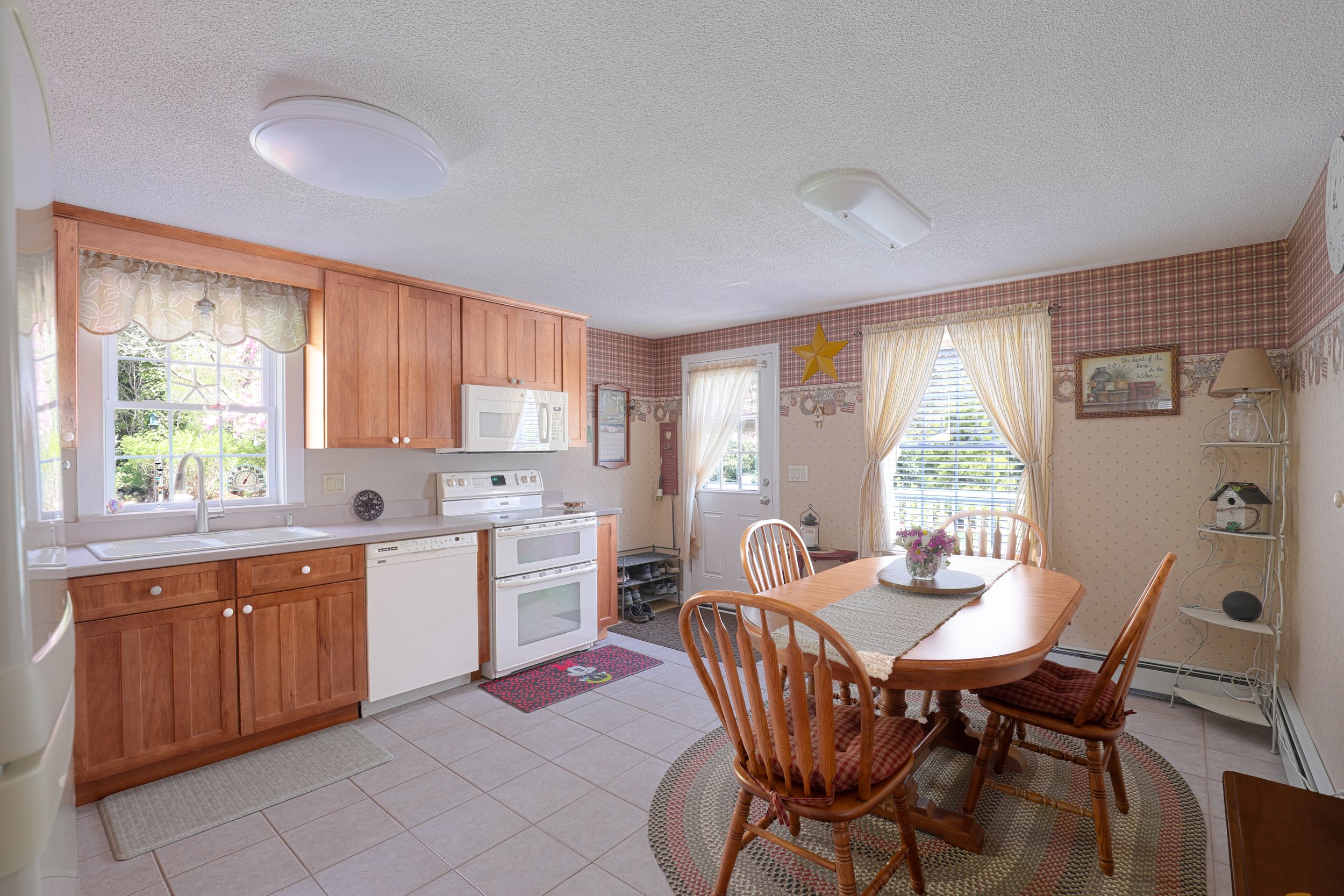 5_Betty_Ave_01_KitchenNew20512.jpg