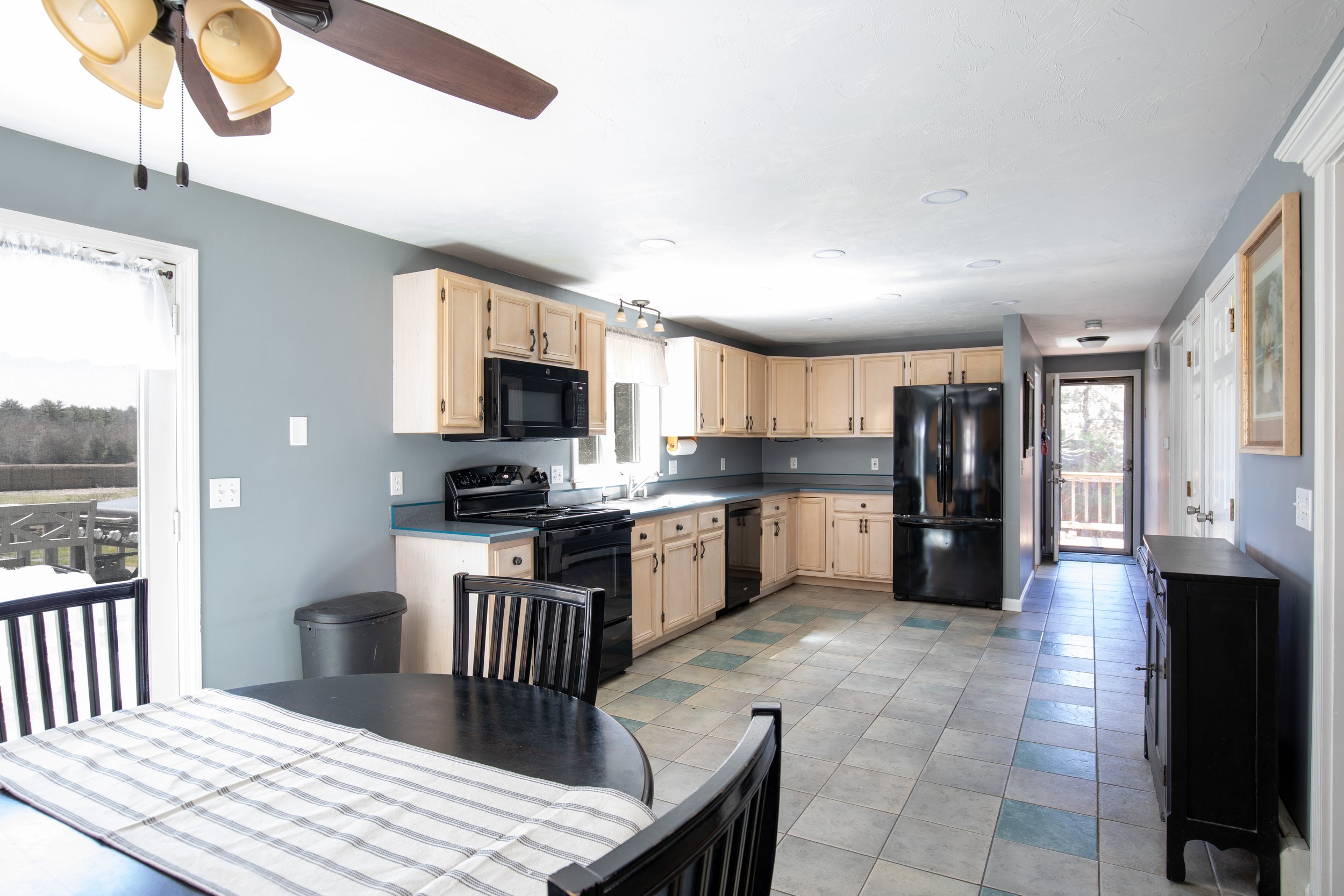 40_Pine_St_Kitchen1_04102024.jpg