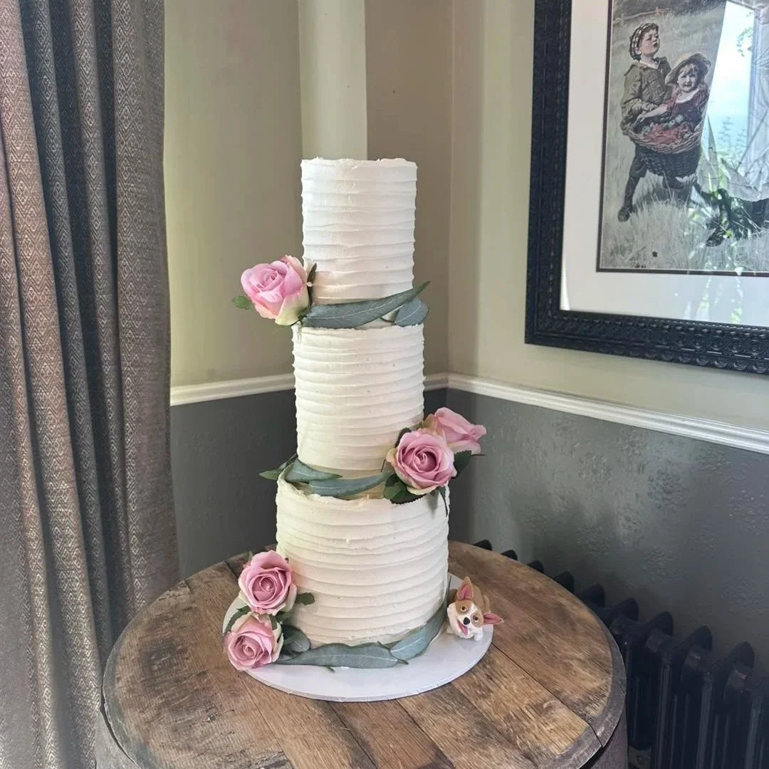 rustic-scalloped-eucalyptus-pinkrose-wedding-cake
