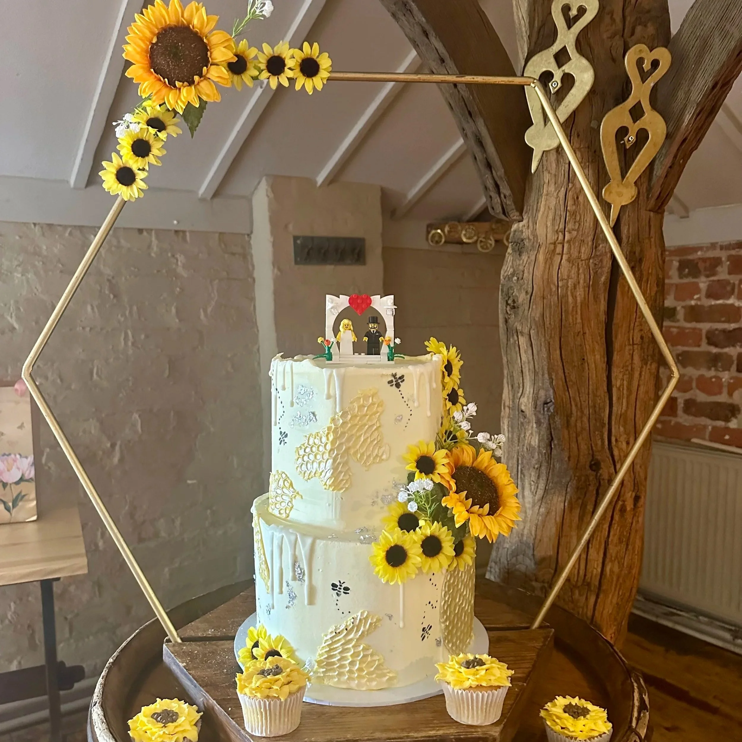 sunflower-bee-themed-wedding-hexagonal-cake
