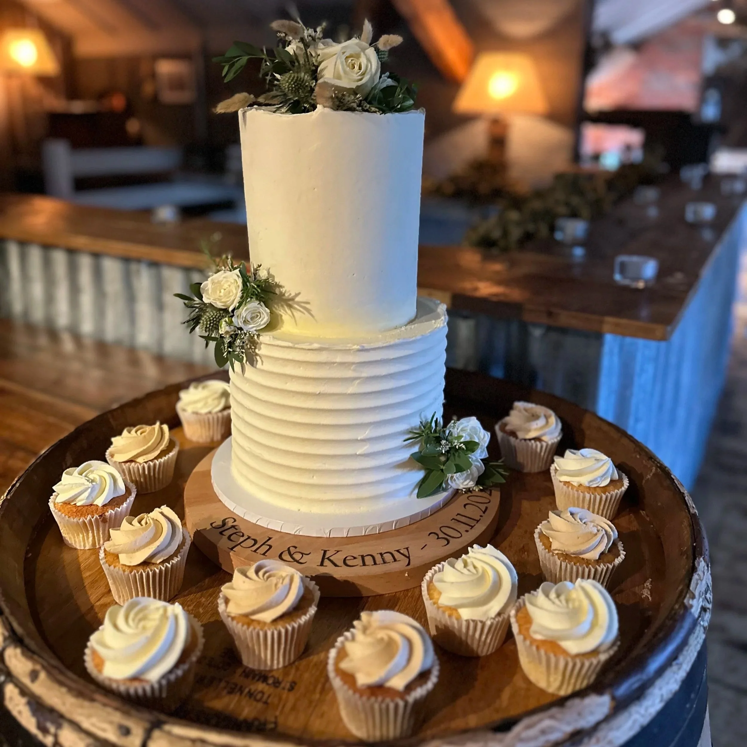 white-scalloped-wedding-cake-and-cupcakes