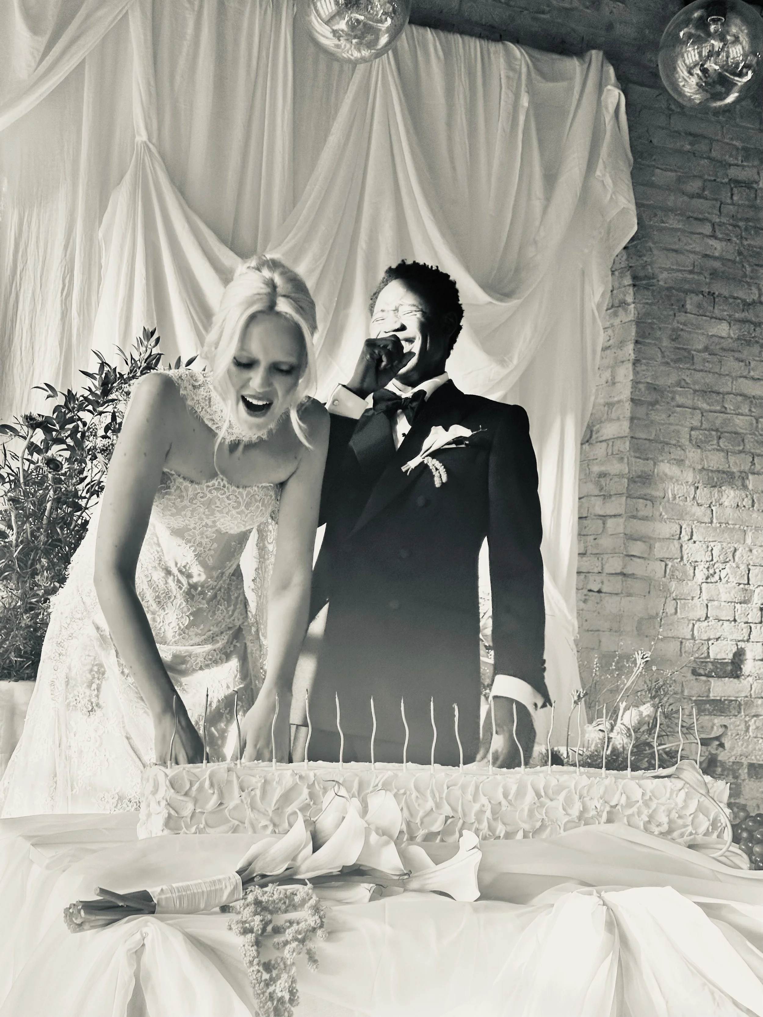 long-wedding-cake-trend