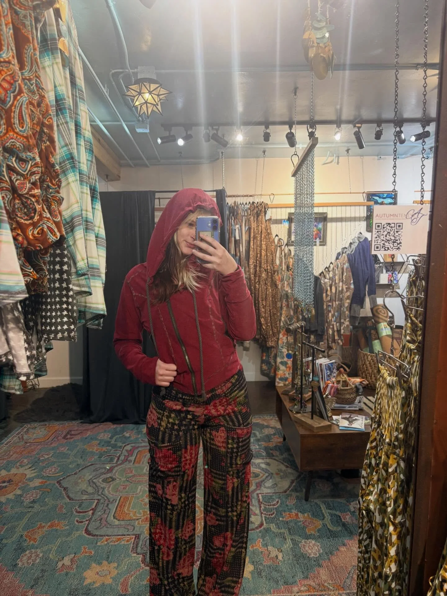 First snow day in a while ❄️ stepping out in our navy rose Daphne pants&mdash;cute, cozy, and on sale