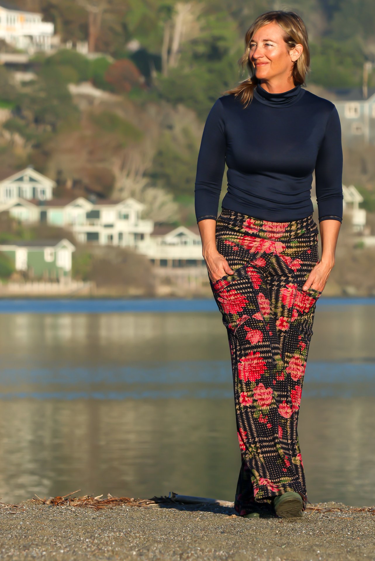 Daphne Pant in Navy Rose