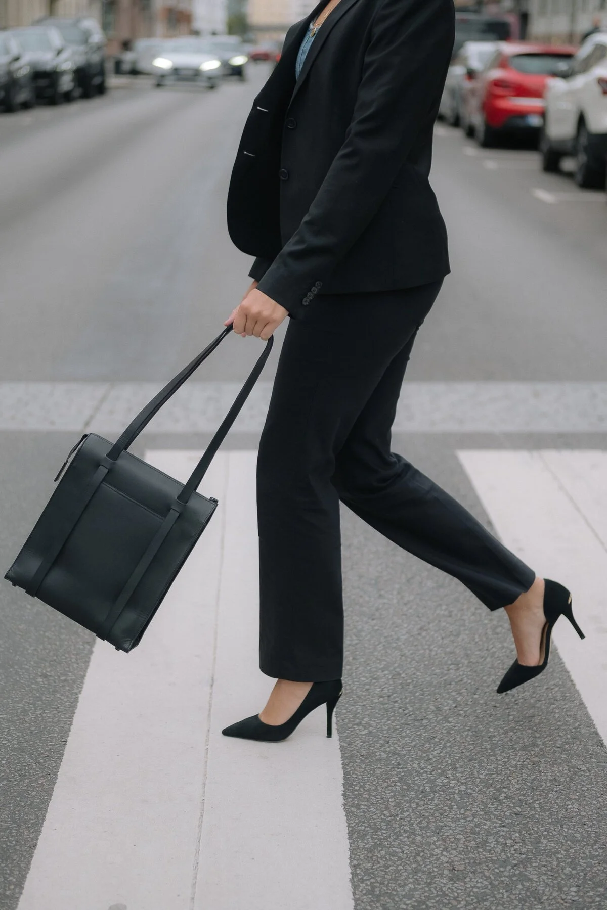 Pialin_black_leatherbag_medium.jpg