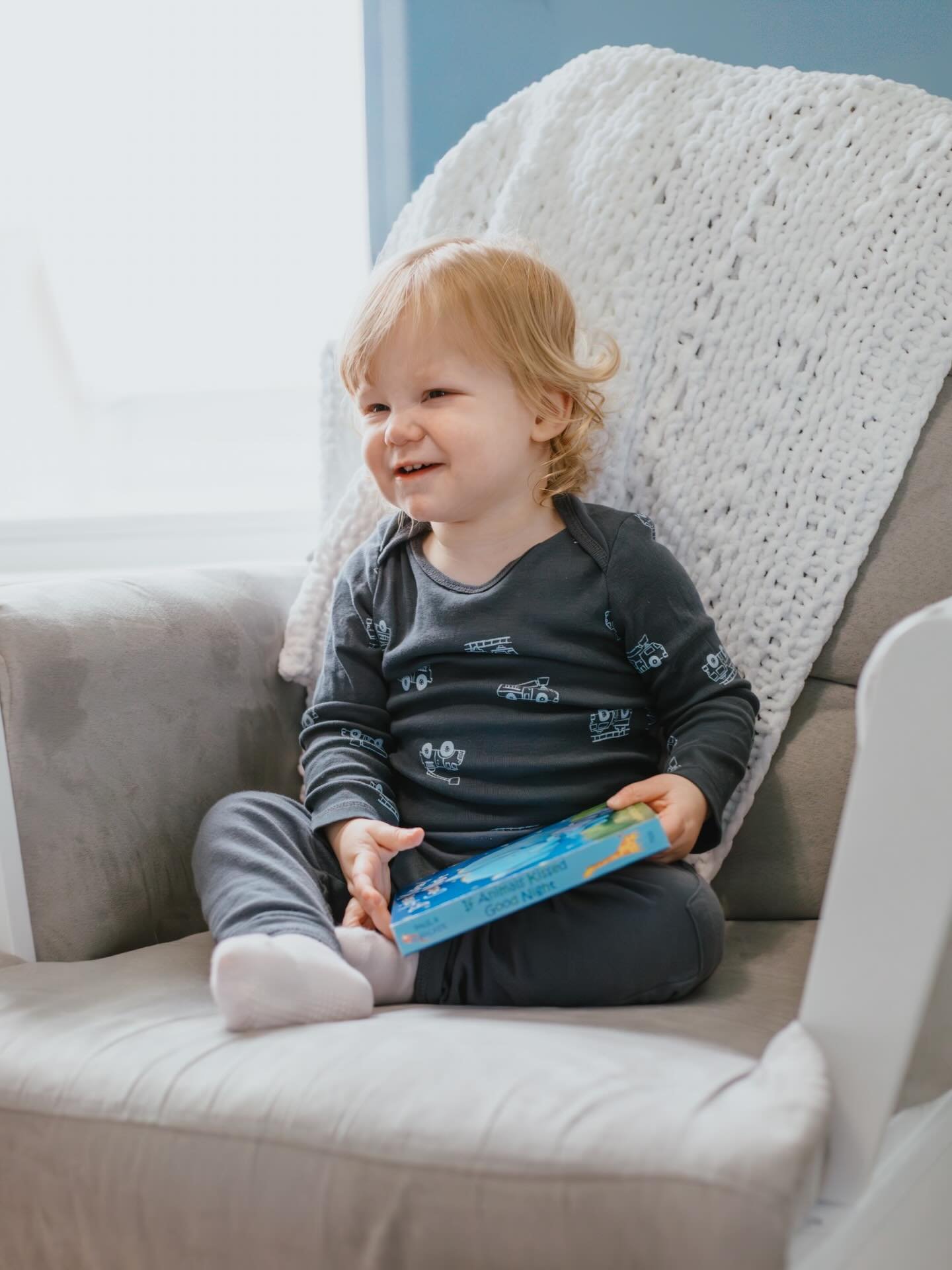 Living his best life: rocking horses, story time, and absolutely zero responsibilities. Comment below and tell me, are you a story time before bed family or a chaos until they pass out family? 😅 Riehle Family Sneak Peek #juleshawkinsphotography #jul