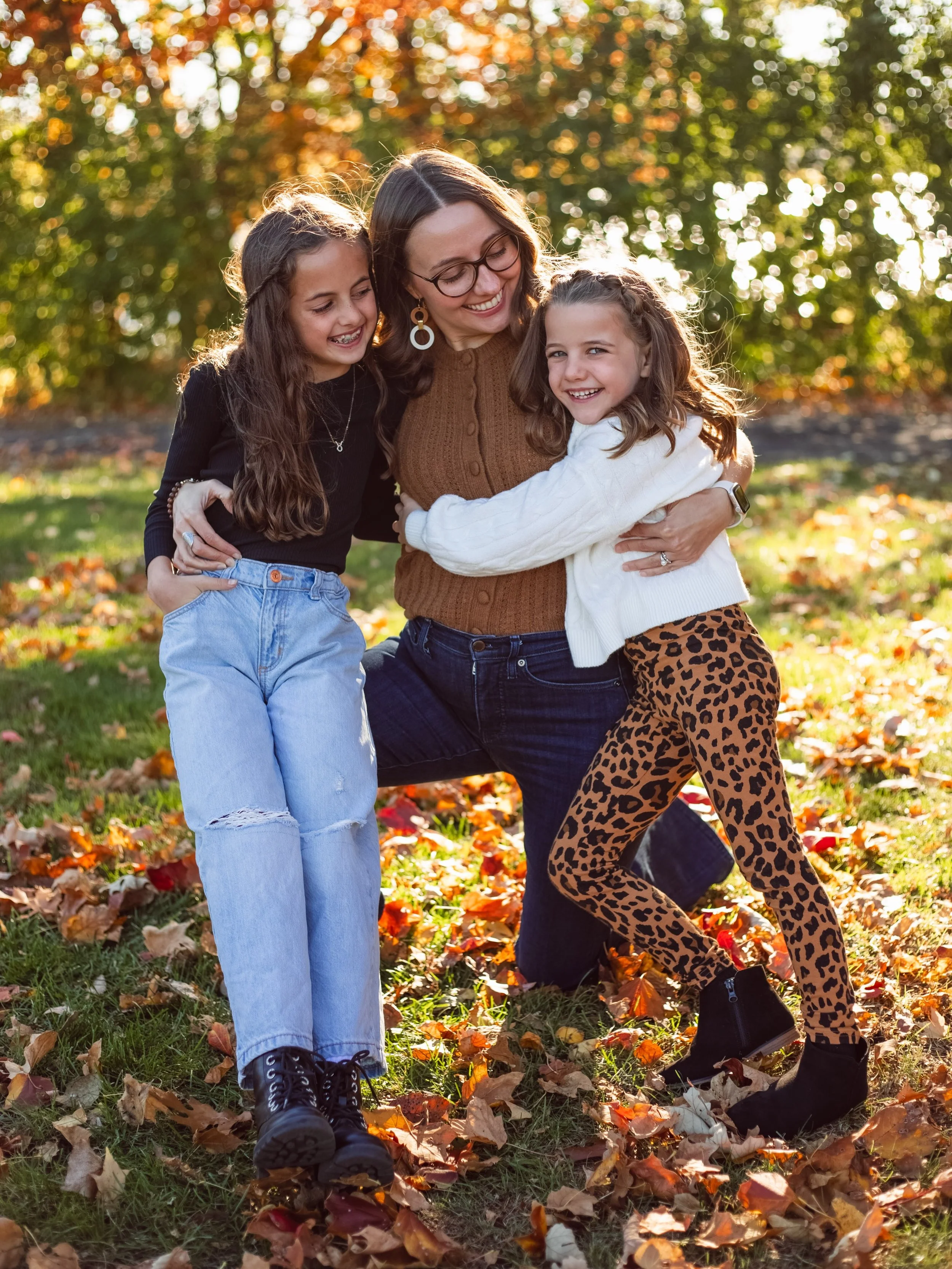 A little fall sunshine, a whole lot of personality, and two girls who clearly know how to have a good time! 🍂☀️

One of my favorite things about family sessions is watching everyone interact. The sister giggles, the bear hugs, the way Dad can still 
