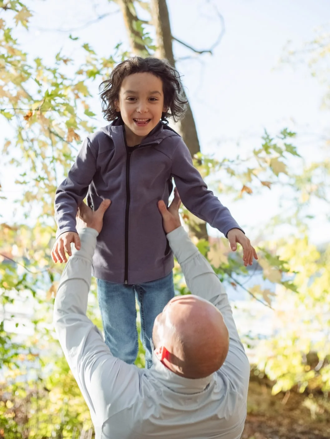 A little sunshine, a whole lot of personality, and just the right amount of chaos. 🍂🧡

One thing I think a lot of people lose sight of during family photos is letting kids be KIDS. Running around, rolling in the leaves, laughing with their siblings