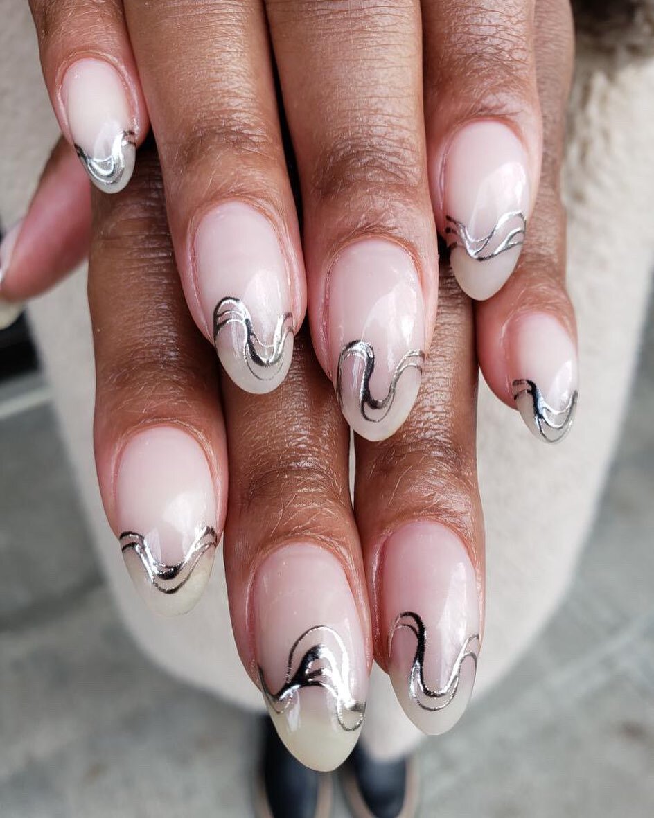 Nails by Kal @kalsrebelliousnails 

#loverefine #refinenailsandspa #nails #nailart #seattlenails #nailinspo #seattle
