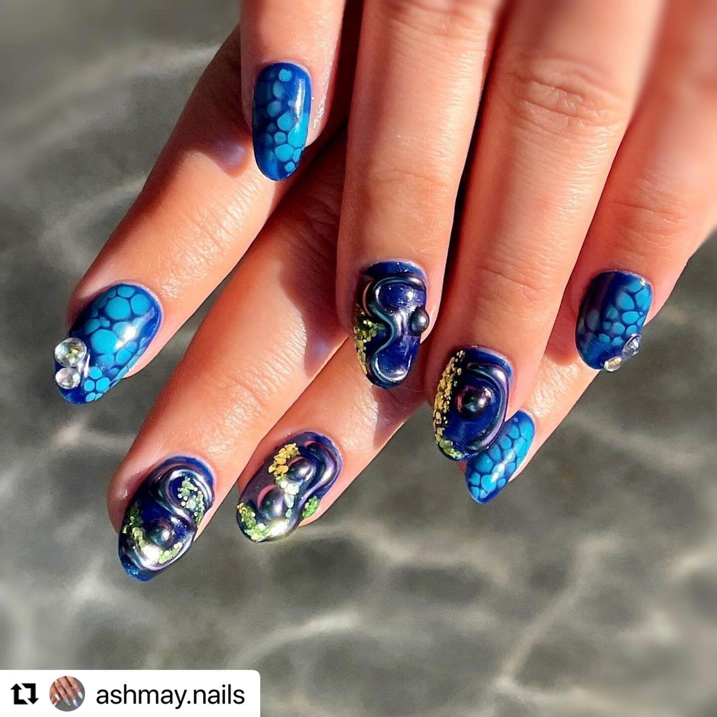 #Repost @ashmay.nails with @use.repost
・・・
This mermaid theme feels like summer, and I&rsquo;m so ready ☀️

Short round Gel-X with level 3 art featuring 3D, Chrome, Blooming Gel, and Rhinestones 

#gelxnails #gelx #gelxtension #gelextensions #nails #
