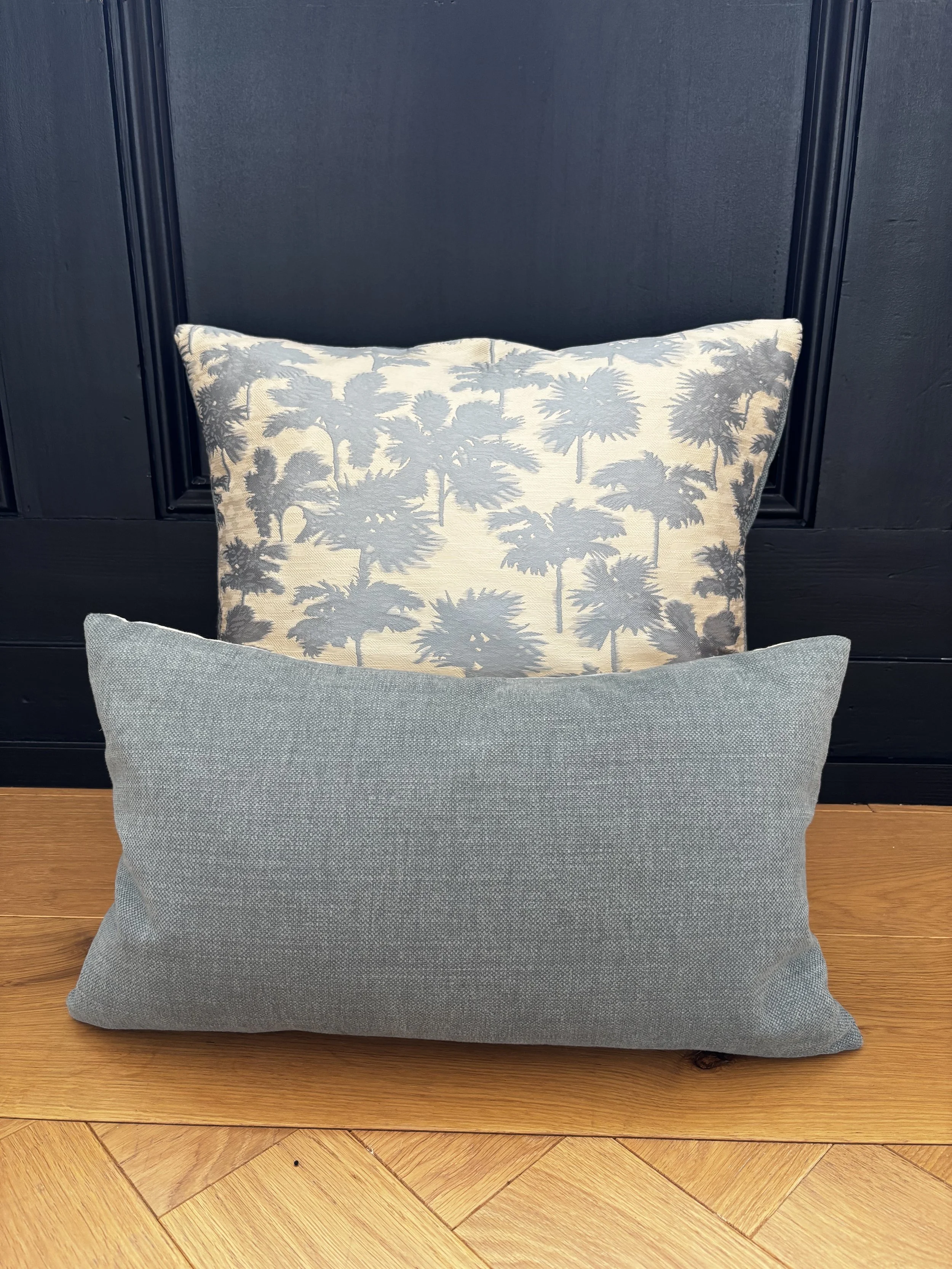 Pillow Mare........................................................                                 

30x50 cm                             €100 / 
50x50 cm                             €190 