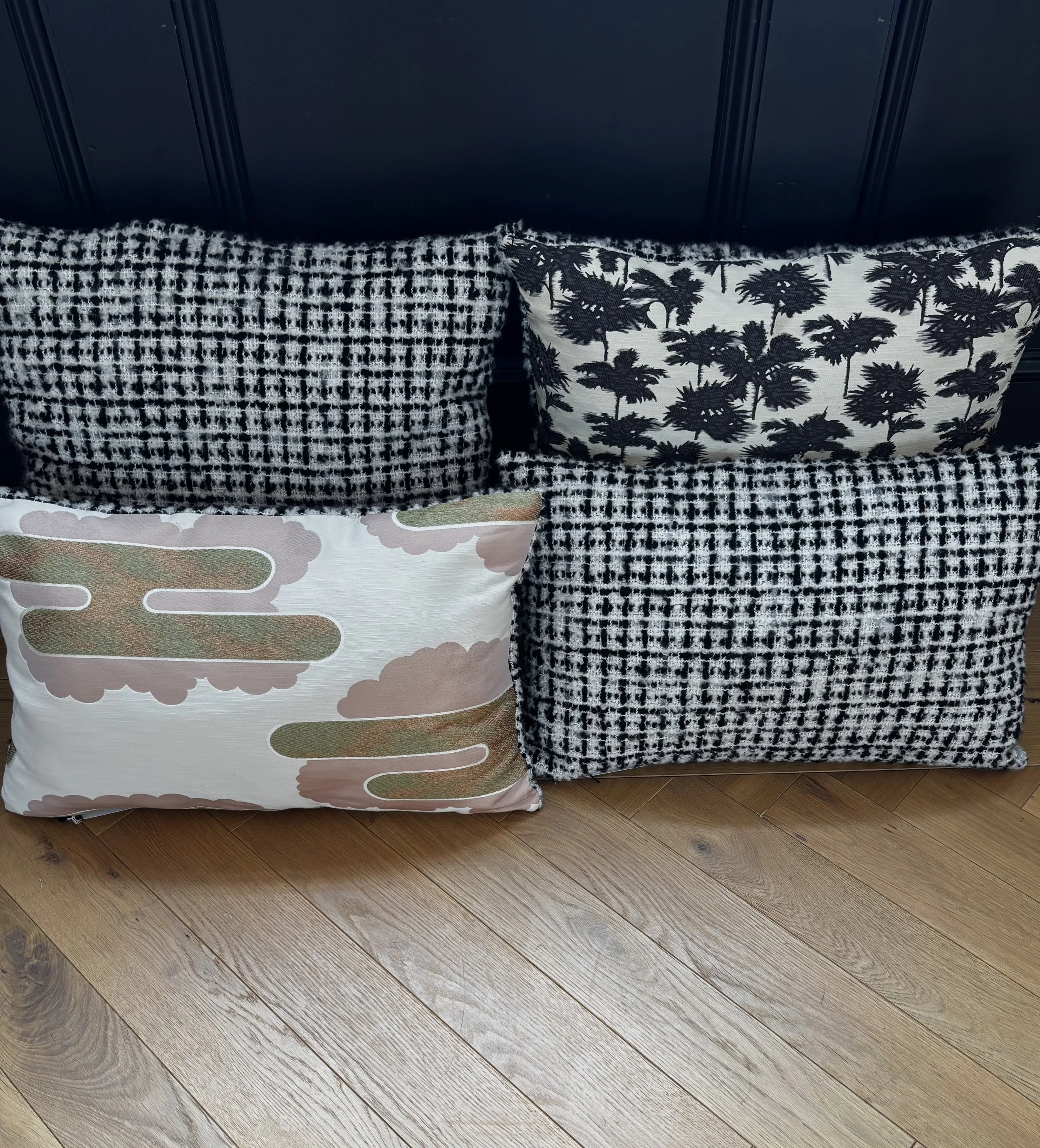 Pillow Bonny...................................................... 40x60 cm €190 / 60x60 cm €330